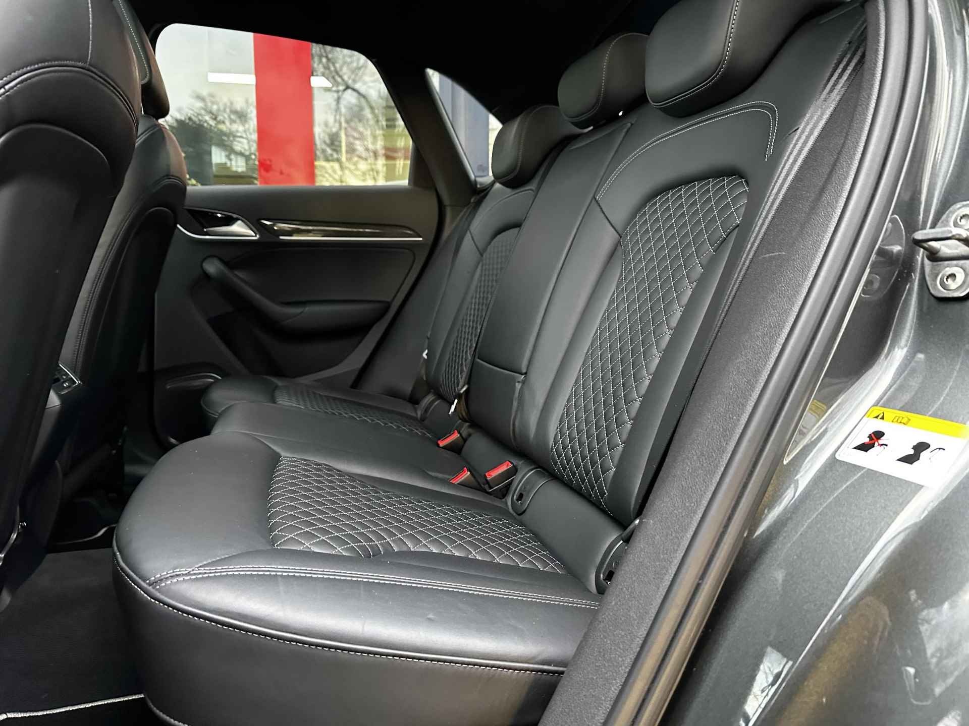 Audi RS Q3 2.5 TFSI quattro | Wegkl. Trekhaak | Schuif-kanteldak | Keyless | BOSE | 20 inch | Cruise | Stoelverwarming | Navi - 15/31