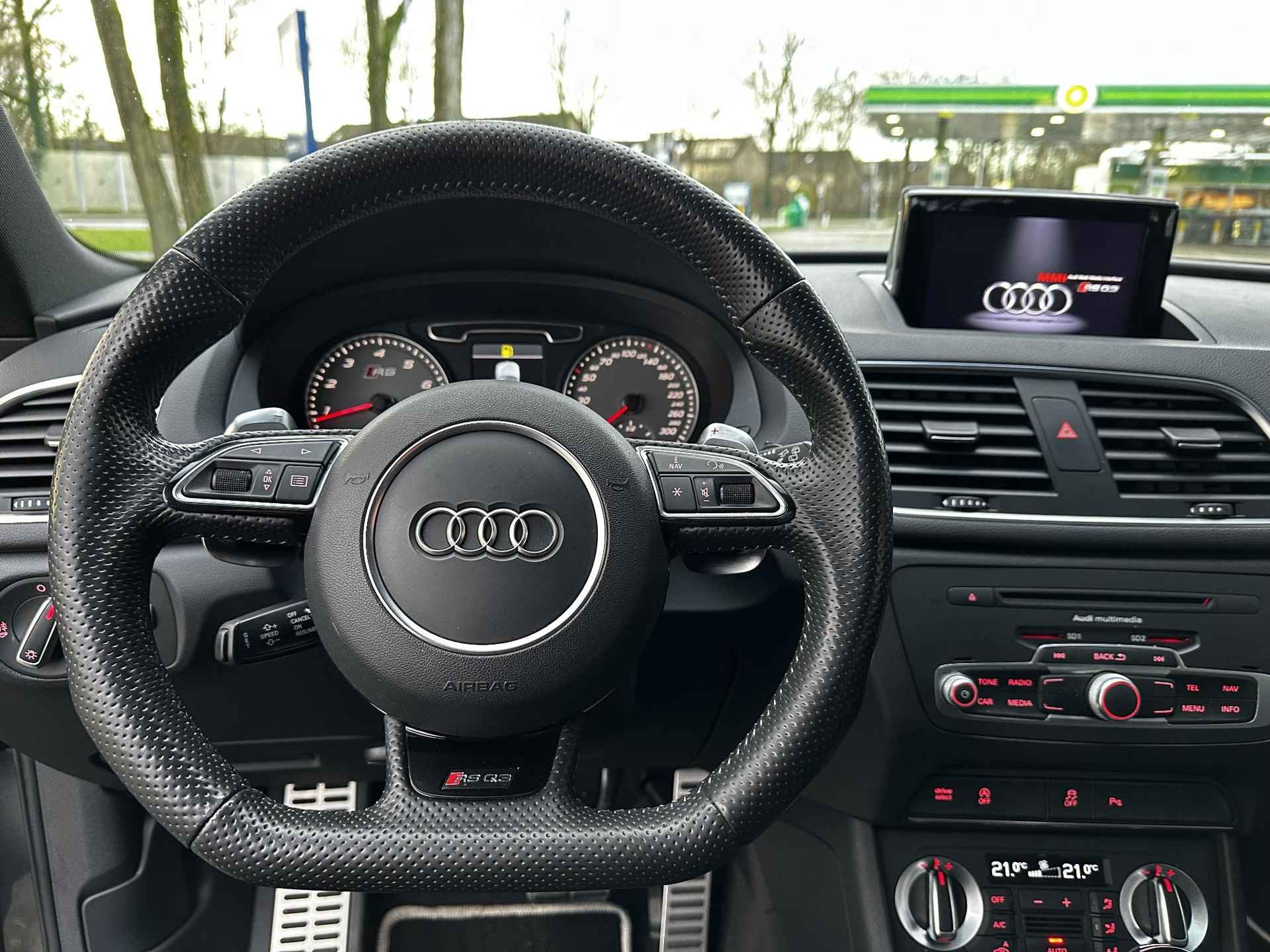 Audi RS Q3 2.5 TFSI quattro | Wegkl. Trekhaak | Schuif-kanteldak | Keyless | BOSE | 20 inch | Cruise | Stoelverwarming | Navi - 20/31