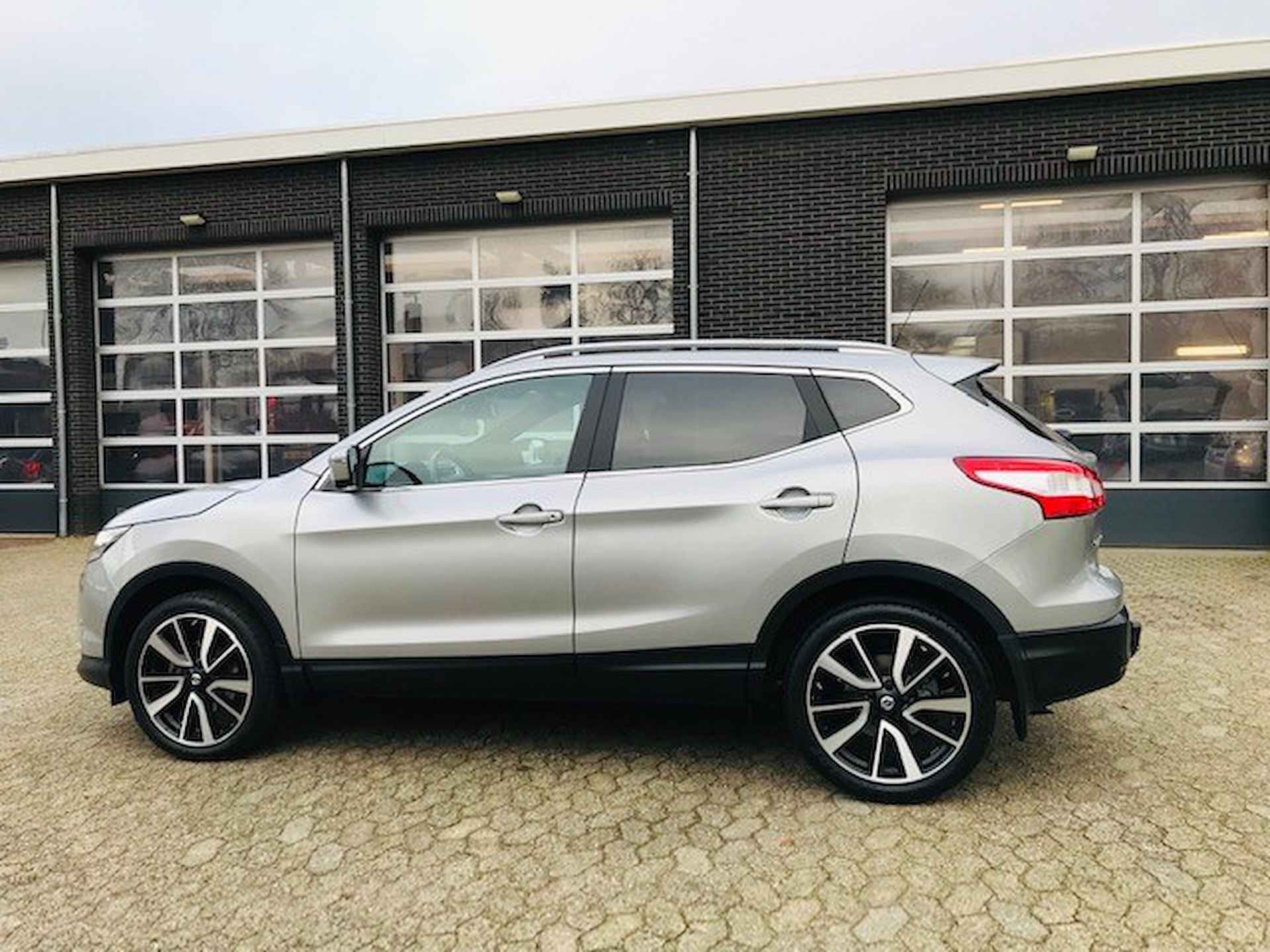 Nissan Qashqai 1.2 DIG-T 85KW CONNECT EDITION - AUTOMAAT / TREKHAAK - 2/32