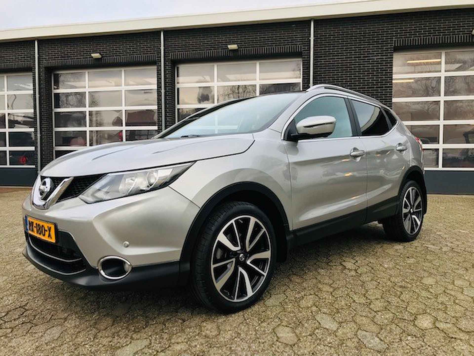 Nissan Qashqai 1.2 DIG-T 85KW CONNECT EDITION - AUTOMAAT / TREKHAAK - 4/32