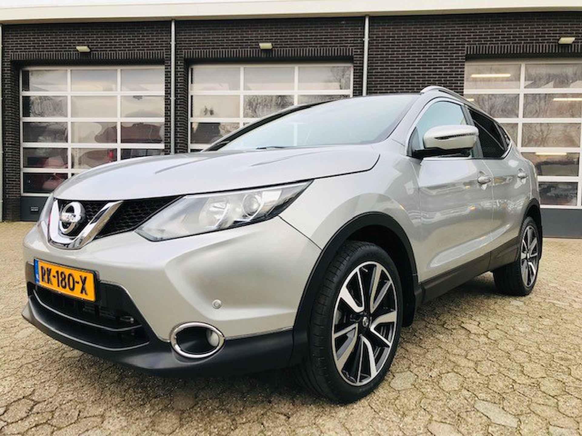 Nissan Qashqai 1.2 DIG-T 85KW CONNECT EDITION - AUTOMAAT / TREKHAAK - 5/32