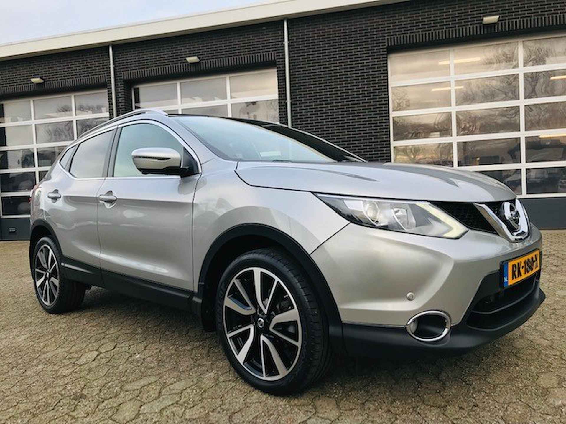 Nissan Qashqai 1.2 DIG-T 85KW CONNECT EDITION - AUTOMAAT / TREKHAAK - 10/32