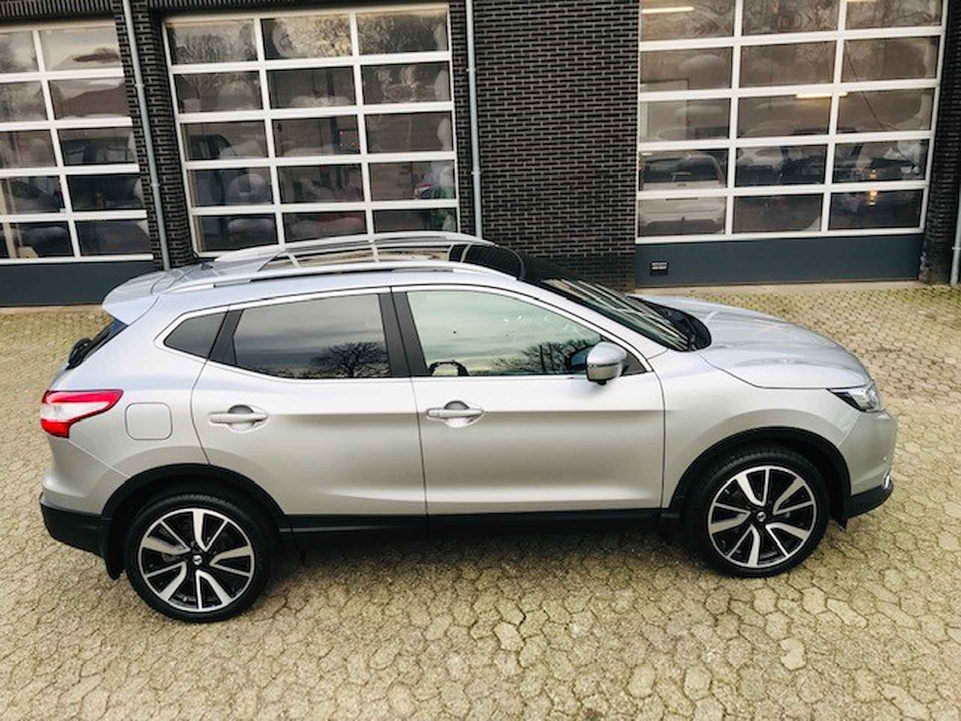 Nissan Qashqai 1.2 DIG-T 85KW CONNECT EDITION - AUTOMAAT / TREKHAAK - 16/32