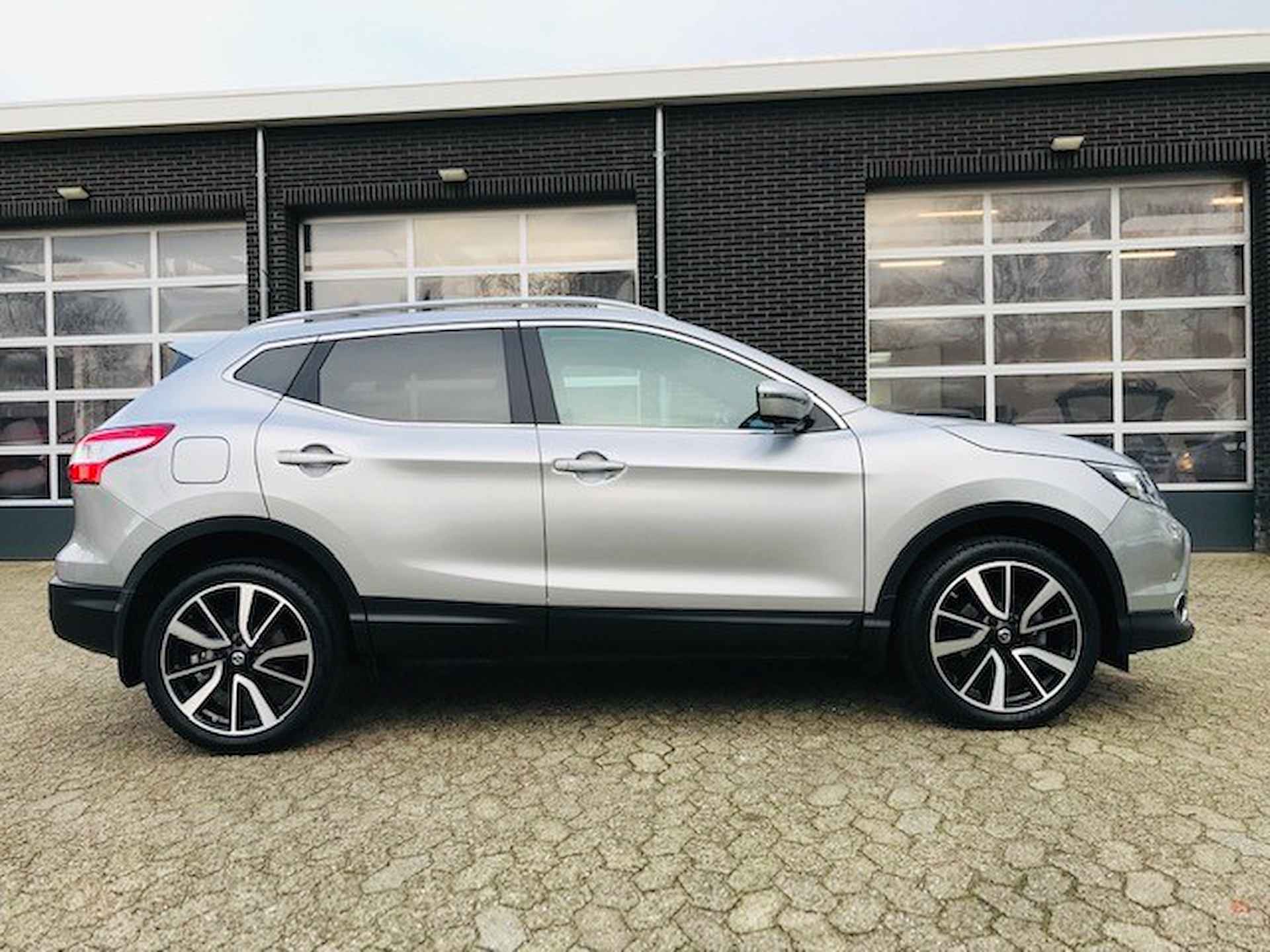 Nissan Qashqai 1.2 DIG-T 85KW CONNECT EDITION - AUTOMAAT / TREKHAAK - 17/32