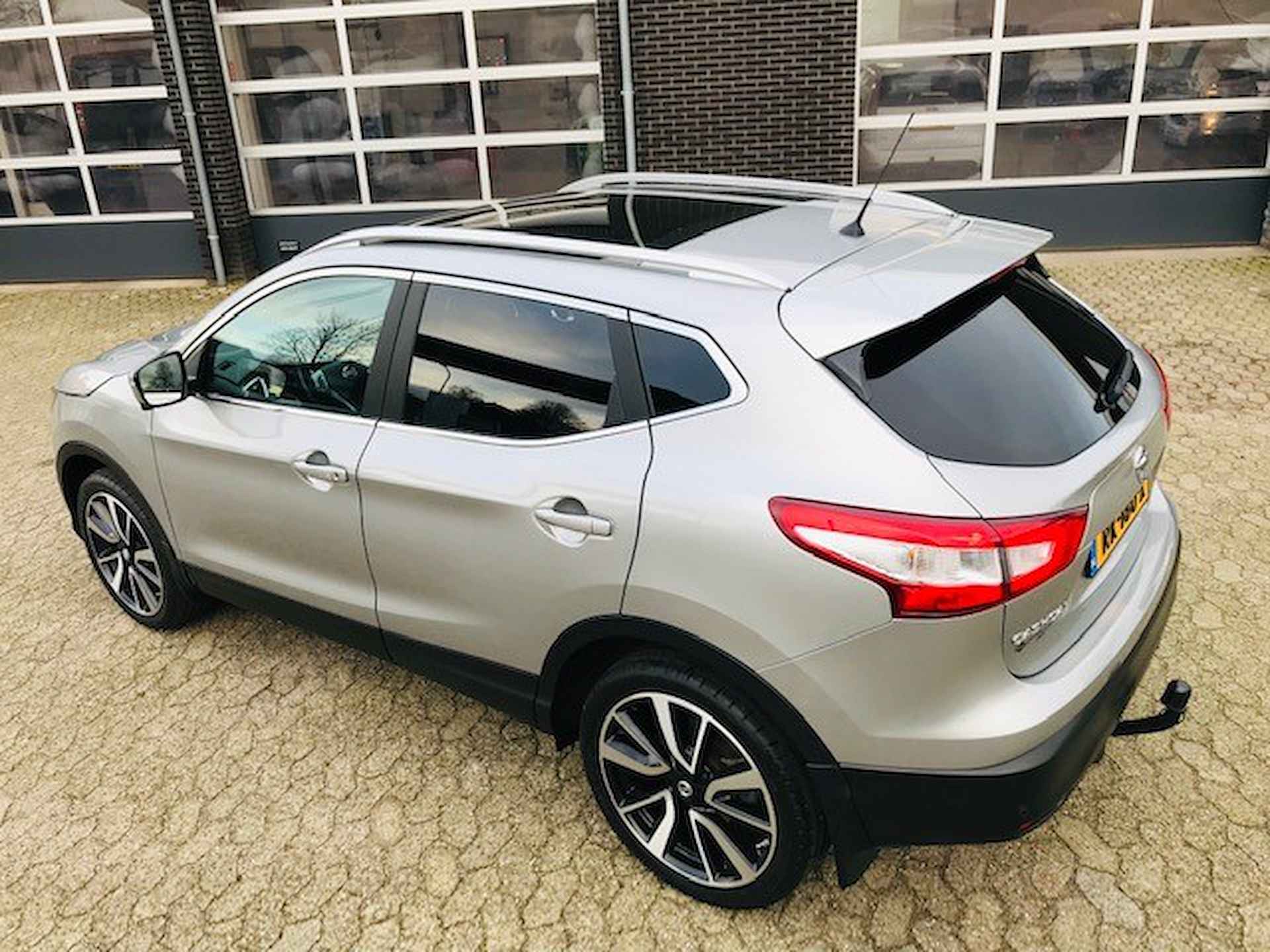 Nissan Qashqai 1.2 DIG-T 85KW CONNECT EDITION - AUTOMAAT / TREKHAAK - 23/32