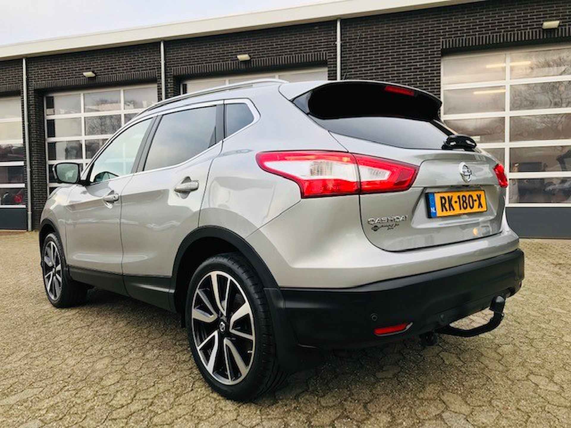 Nissan Qashqai 1.2 DIG-T 85KW CONNECT EDITION - AUTOMAAT / TREKHAAK - 24/32