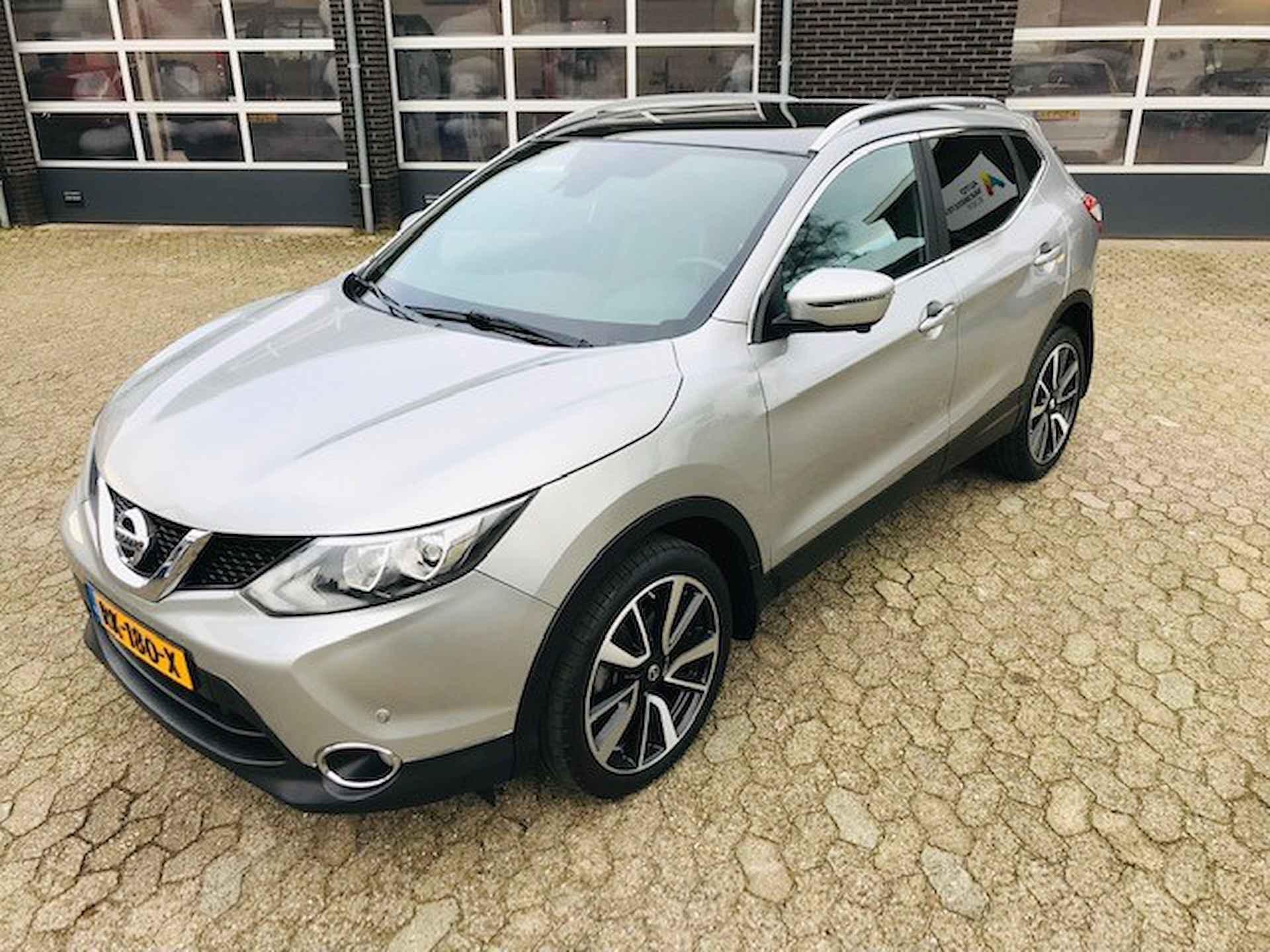 Nissan Qashqai 1.2 DIG-T 85KW CONNECT EDITION - AUTOMAAT / TREKHAAK - 27/32