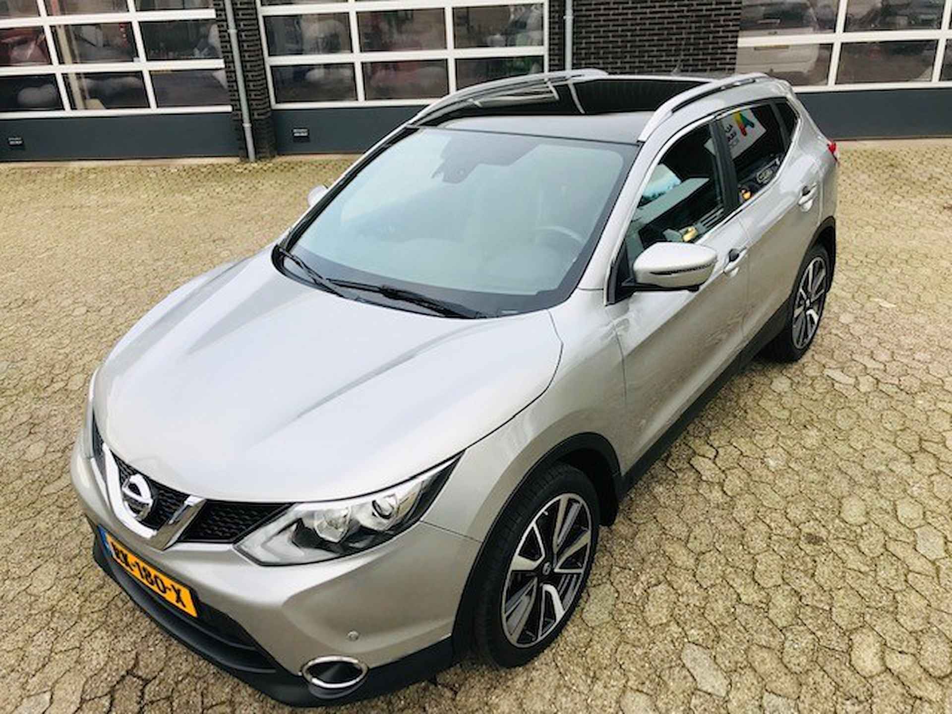 Nissan Qashqai 1.2 DIG-T 85KW CONNECT EDITION - AUTOMAAT / TREKHAAK - 28/32