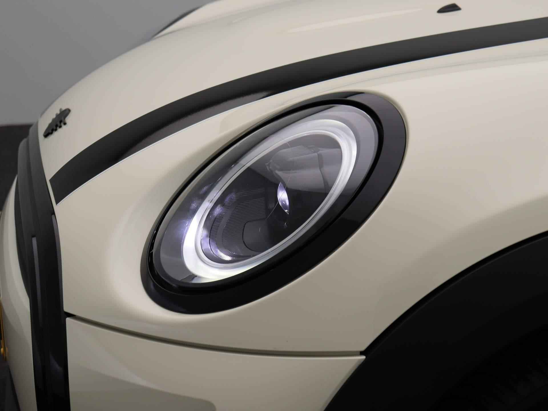 Mini Mini 1.5 Cooper MINI Yours | Automaat | Panorama dak |  Leder | Navigatie | Climate control | Parkeer sensoren | LMV | Camera | Schuifdak | Stoel verwarming - 16/43