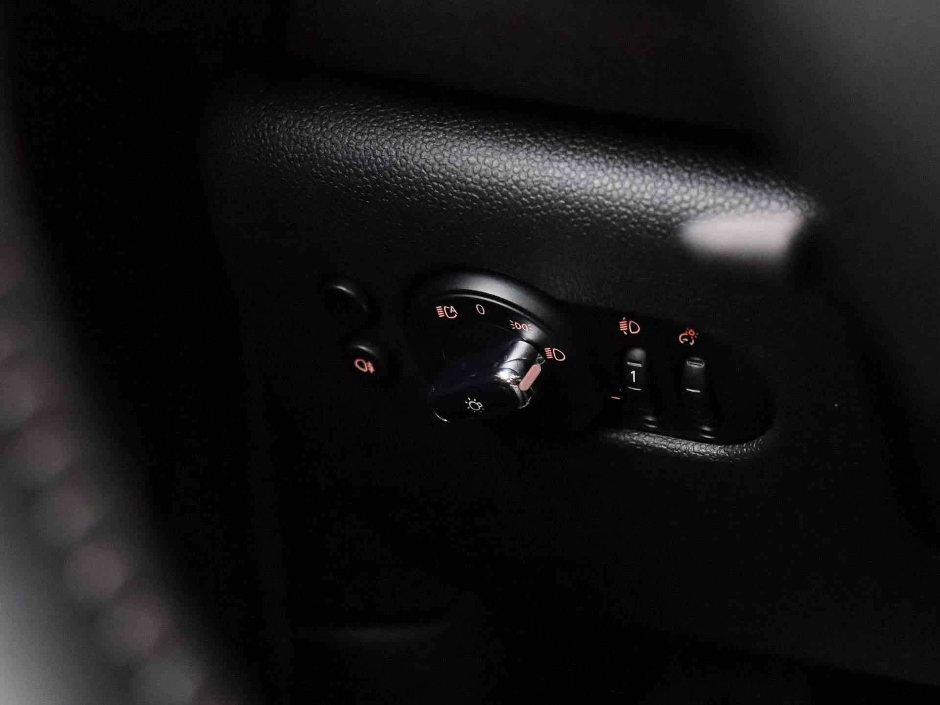 Mini Mini 1.5 Cooper MINI Yours | Automaat | Panorama dak |  Leder | Navigatie | Climate control | Parkeer sensoren | LMV | Camera | Schuifdak | Stoel verwarming - 26/43