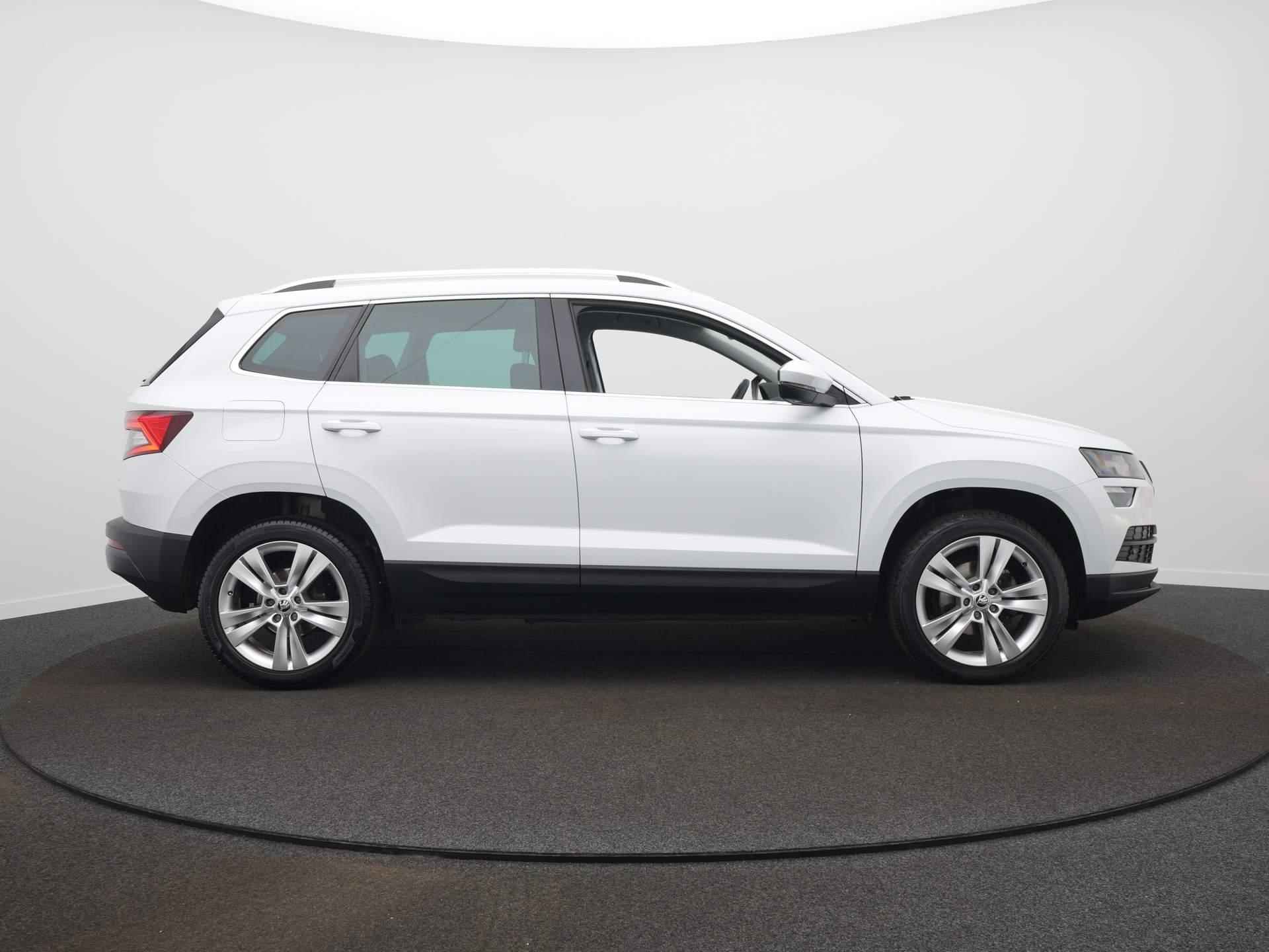 Skoda Karoq 1.0 TSI Ambition Business DSG / Sensoren / Climate / Trekhaak / Navi - 4/43