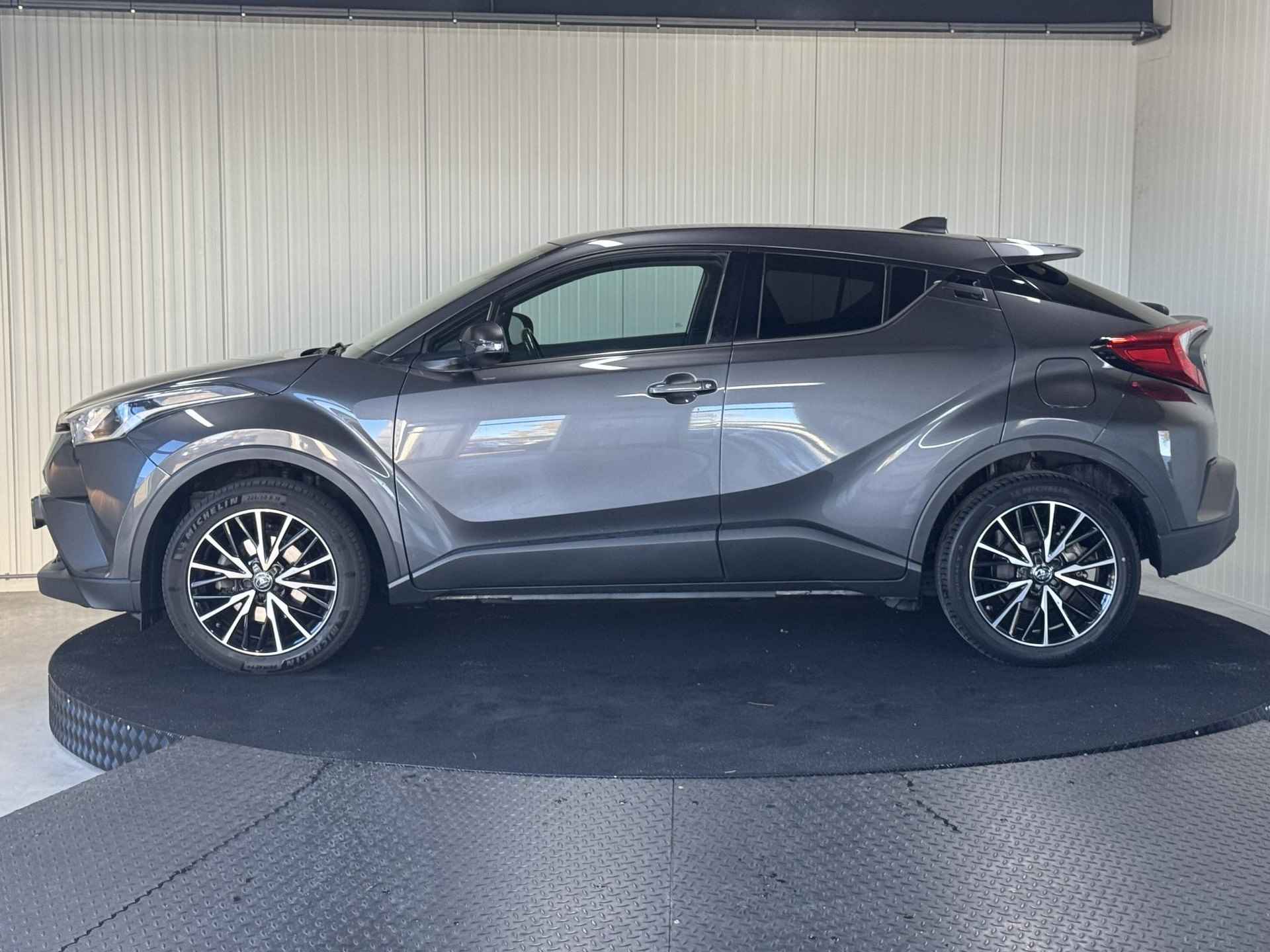 Toyota C-HR 1.2 Dynamic Navigatie Trekhaak Eerste Eigenaar - 2/25