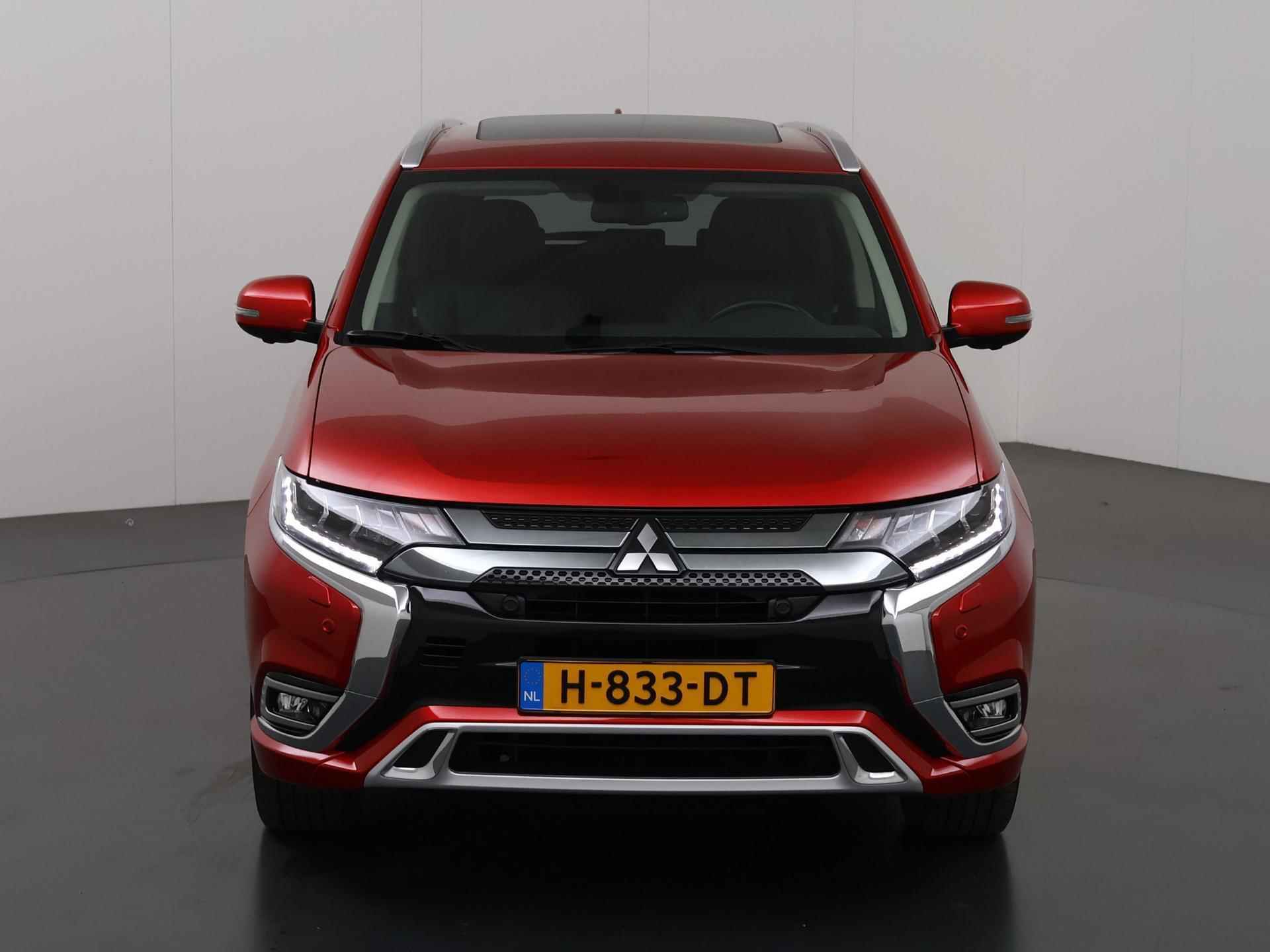 Mitsubishi Outlander 2.4 PHEV Intense+ | Panoramadak | Privacy Glass | Navigatie | Cruise Control | Climate Control | Stuurverwarming | 1ste eigenaar | - 4/43