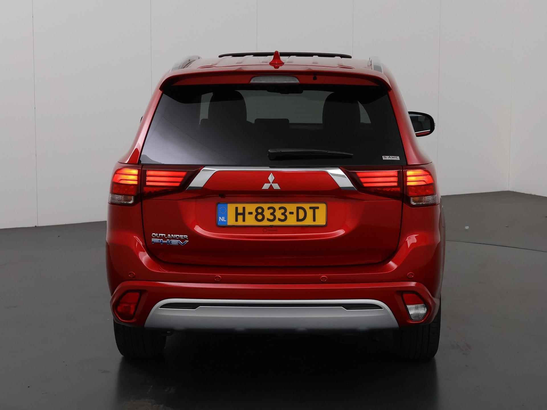 Mitsubishi Outlander 2.4 PHEV Intense+ | Panoramadak | Privacy Glass | Navigatie | Cruise Control | Climate Control | Stuurverwarming | 1ste eigenaar | - 5/43