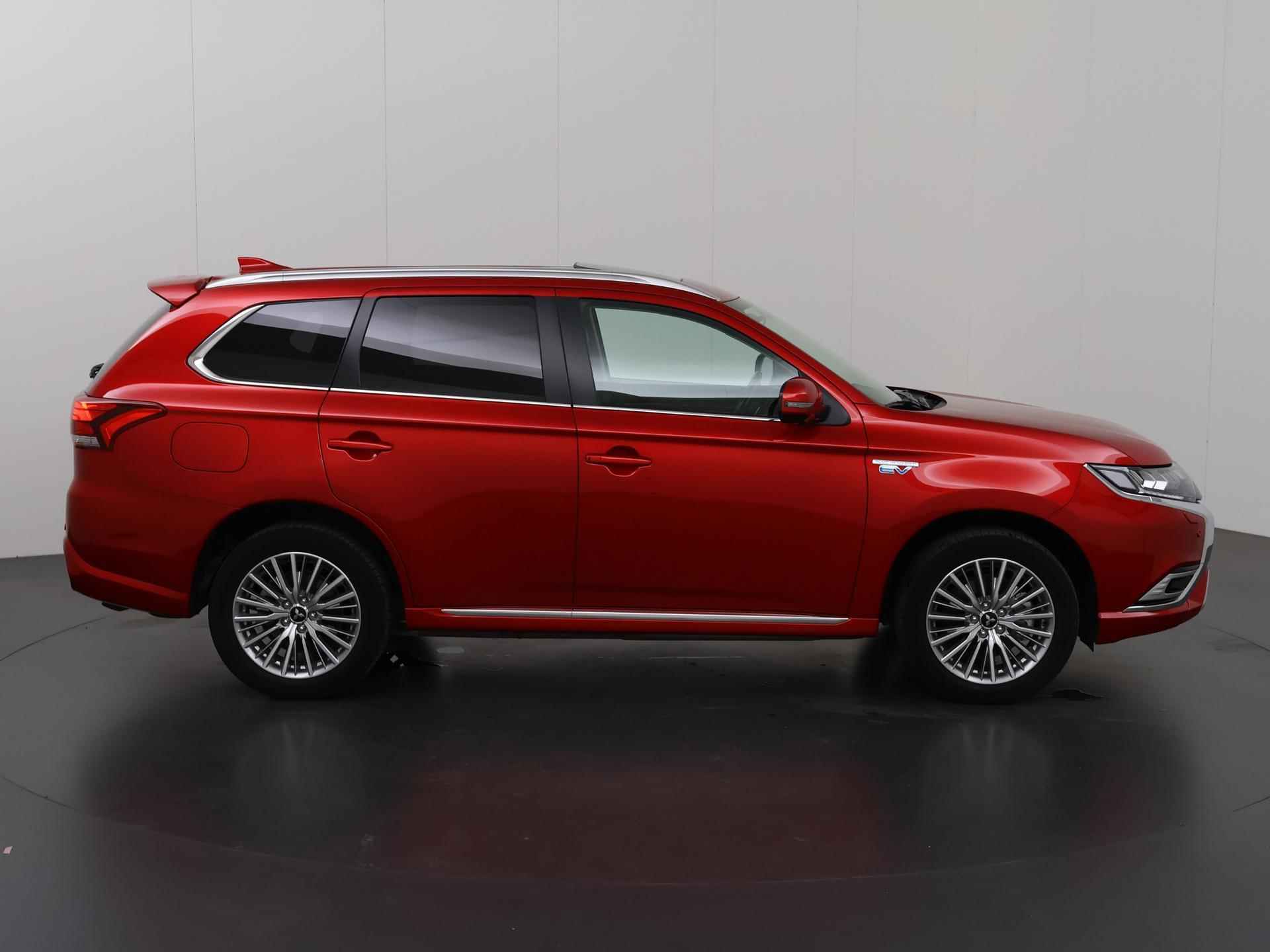 Mitsubishi Outlander 2.4 PHEV Intense+ | Panoramadak | Privacy Glass | Navigatie | Cruise Control | Climate Control | Stuurverwarming | 1ste eigenaar | - 7/43