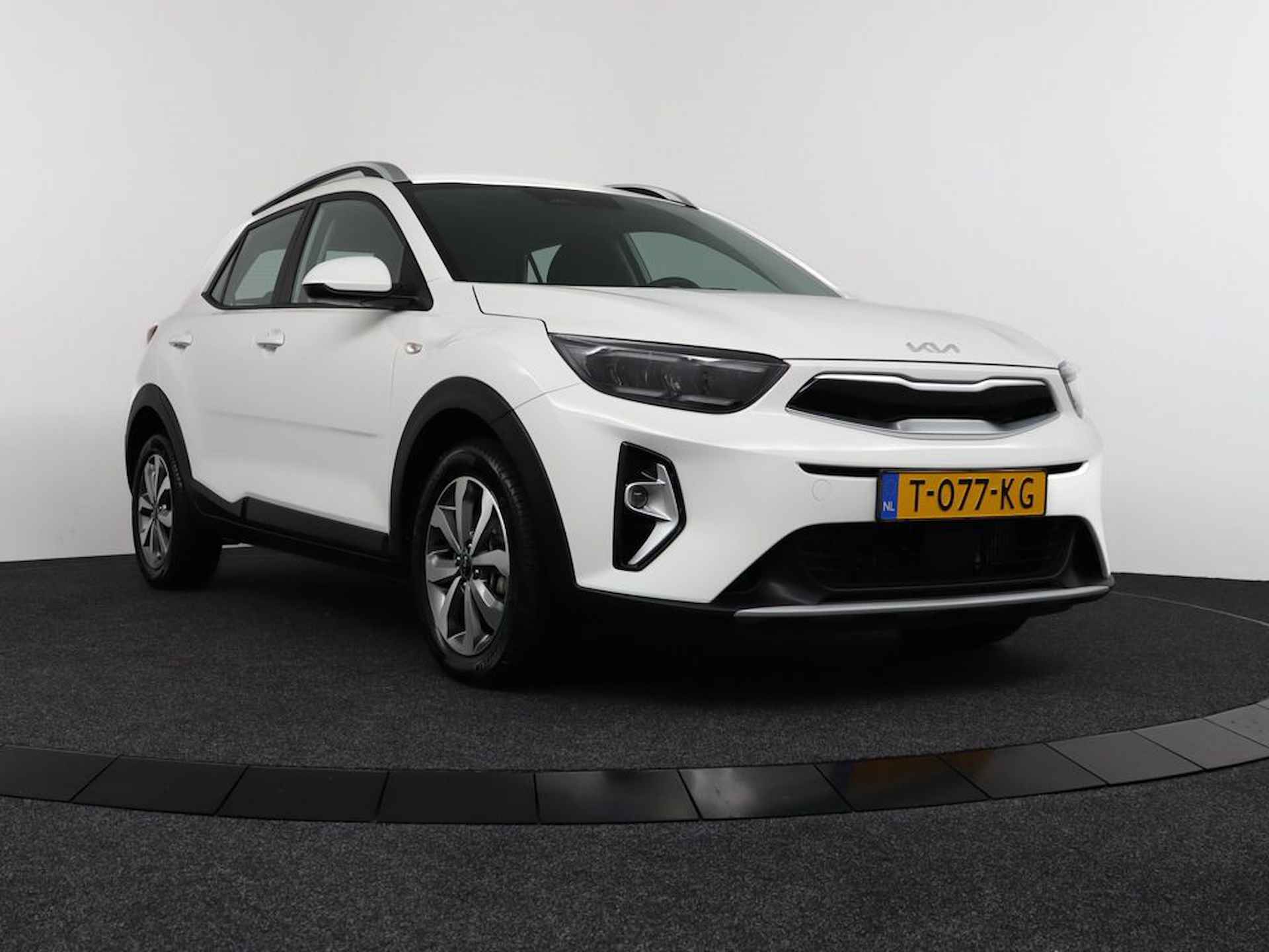 Kia Stonic 1.0 T-GDi MHEV DynamicLine - Airco - Cruise Control - Apple Carplay-/Android Auto - Achteruitrijcamera - Fabrieksgarantie tot 07-2030 - 11/50