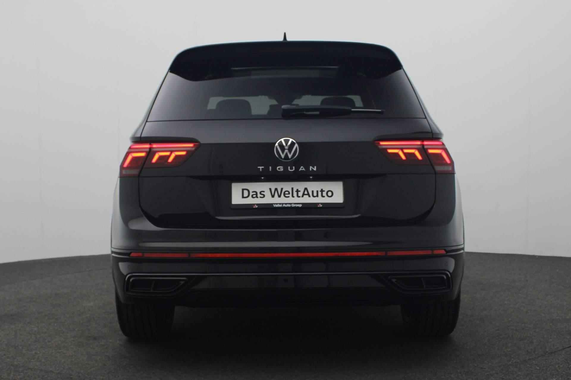 Volkswagen Tiguan 2.0 TDI 150PK DSG R-Line Black Style | Pano | Trekhaak | HUD | DCC | Camera | IQ Light - 21/50