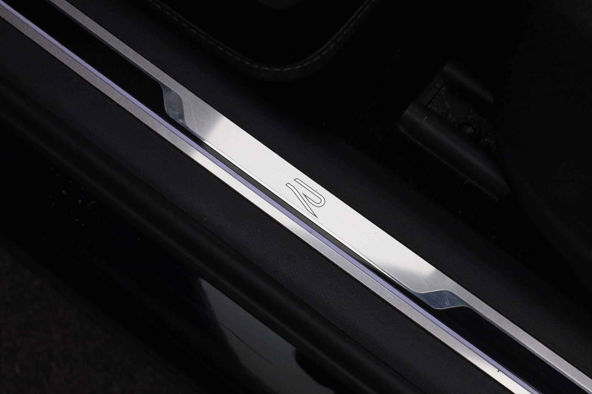 Volkswagen Tiguan 2.0 TDI 150PK DSG R-Line Black Style | Pano | Trekhaak | HUD | DCC | Camera | IQ Light - 39/50