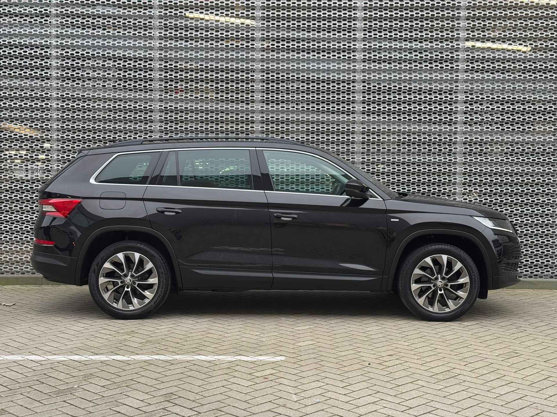 Škoda Kodiaq 1.5 TSI 150PK DSG Ambition Clever / 19" LMV / 360 Camera / Stuur + Stoelverwarming V+A / Elektrische Achterklep / Keyless Entry-Start - 25/29