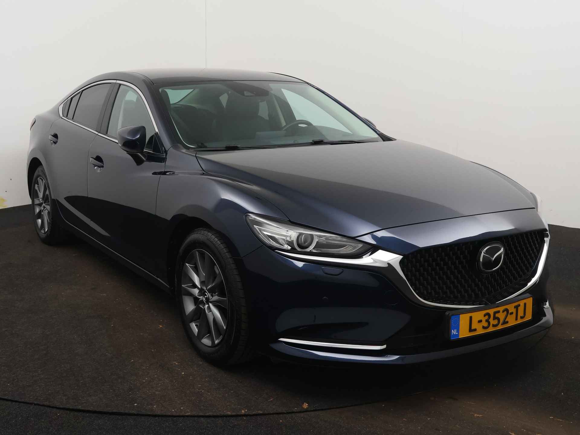 Mazda 6 2.0 SkyActiv-G 165 Business | Navigatie | 360 Camera | Parkeersensoren | Stoel en stuurwiel verwarmd | - 29/49