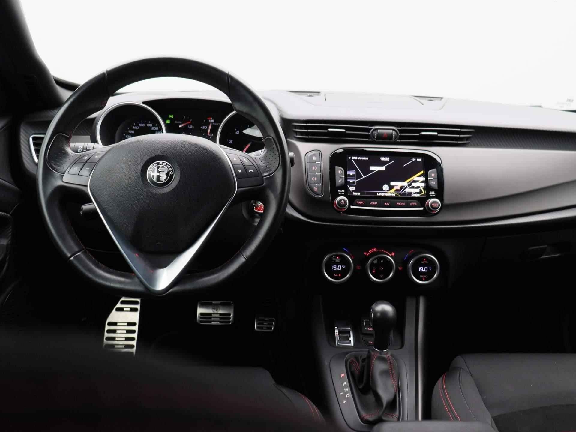 Alfa Romeo Giulietta 1.4 Turbo MultiAir Super | NAVIGATIE | CLIMATE CONTROL | PARKEERSENSOREN VOOR + ACHTER | LICHTMETALEN VELGEN | CRUISE CONTROL | - 8/38