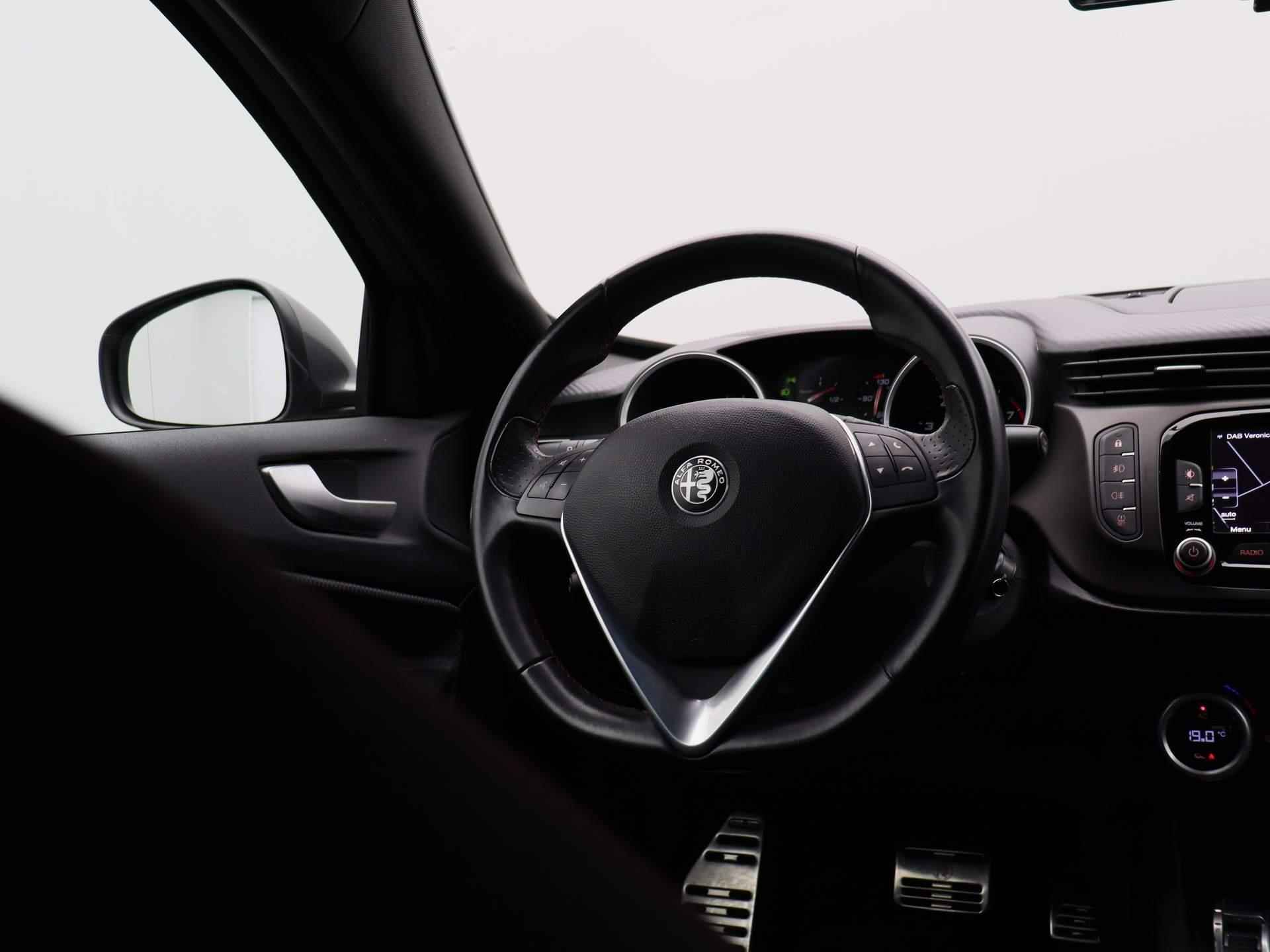 Alfa Romeo Giulietta 1.4 Turbo MultiAir Super | NAVIGATIE | CLIMATE CONTROL | PARKEERSENSOREN VOOR + ACHTER | LICHTMETALEN VELGEN | CRUISE CONTROL | - 12/38