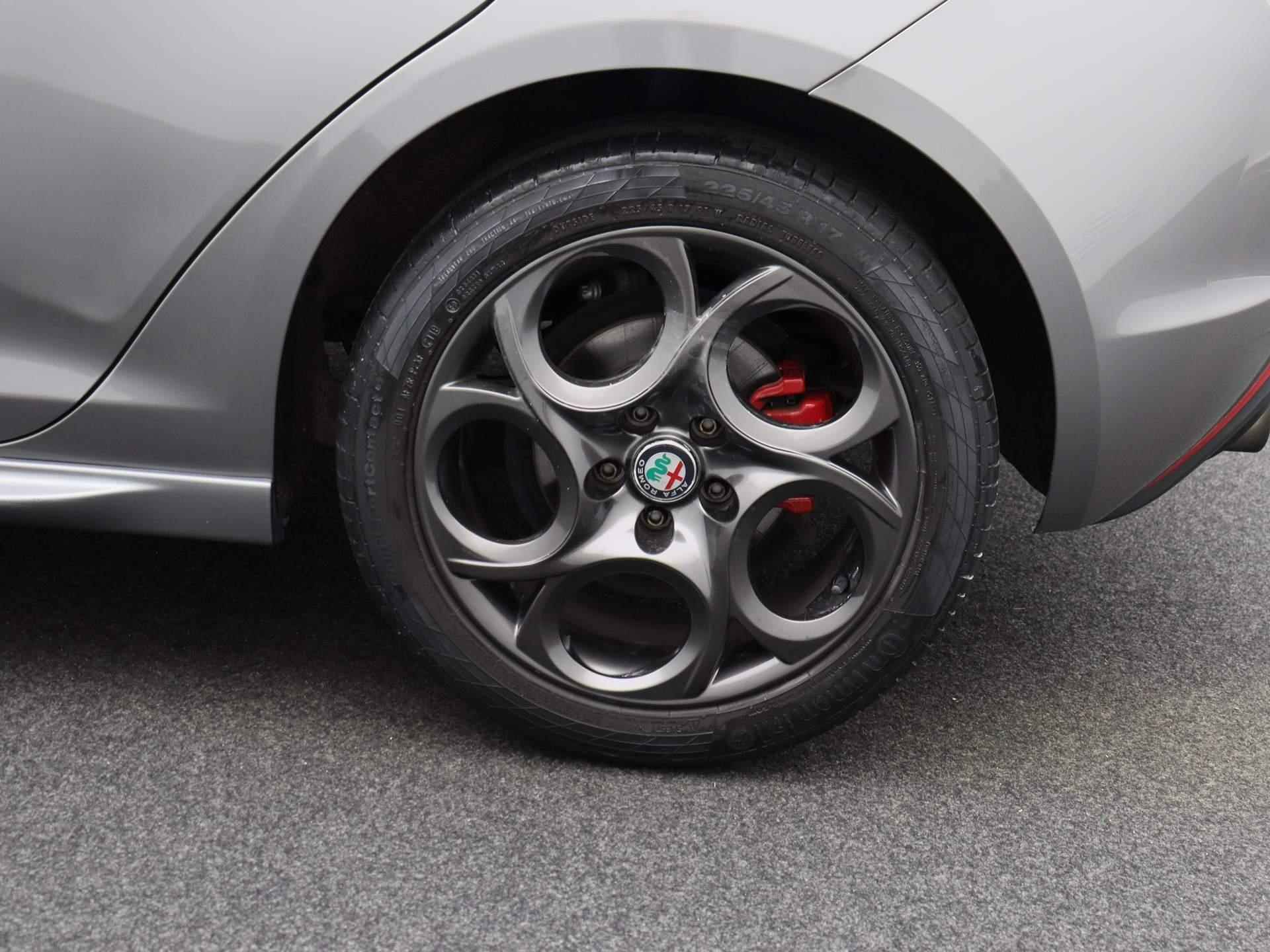 Alfa Romeo Giulietta 1.4 Turbo MultiAir Super | NAVIGATIE | CLIMATE CONTROL | PARKEERSENSOREN VOOR + ACHTER | LICHTMETALEN VELGEN | CRUISE CONTROL | - 16/38
