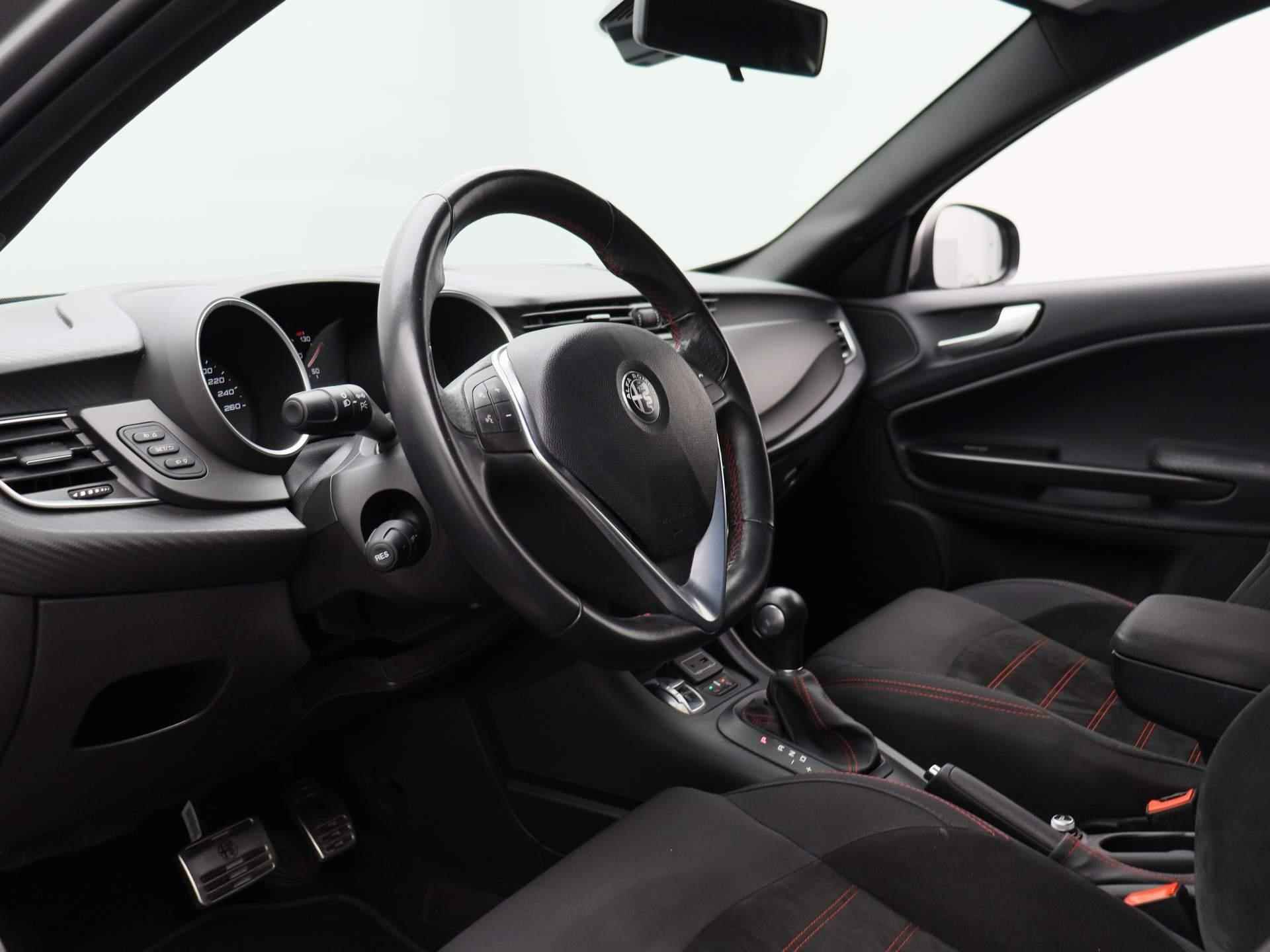 Alfa Romeo Giulietta 1.4 Turbo MultiAir Super | NAVIGATIE | CLIMATE CONTROL | PARKEERSENSOREN VOOR + ACHTER | LICHTMETALEN VELGEN | CRUISE CONTROL | - 30/38
