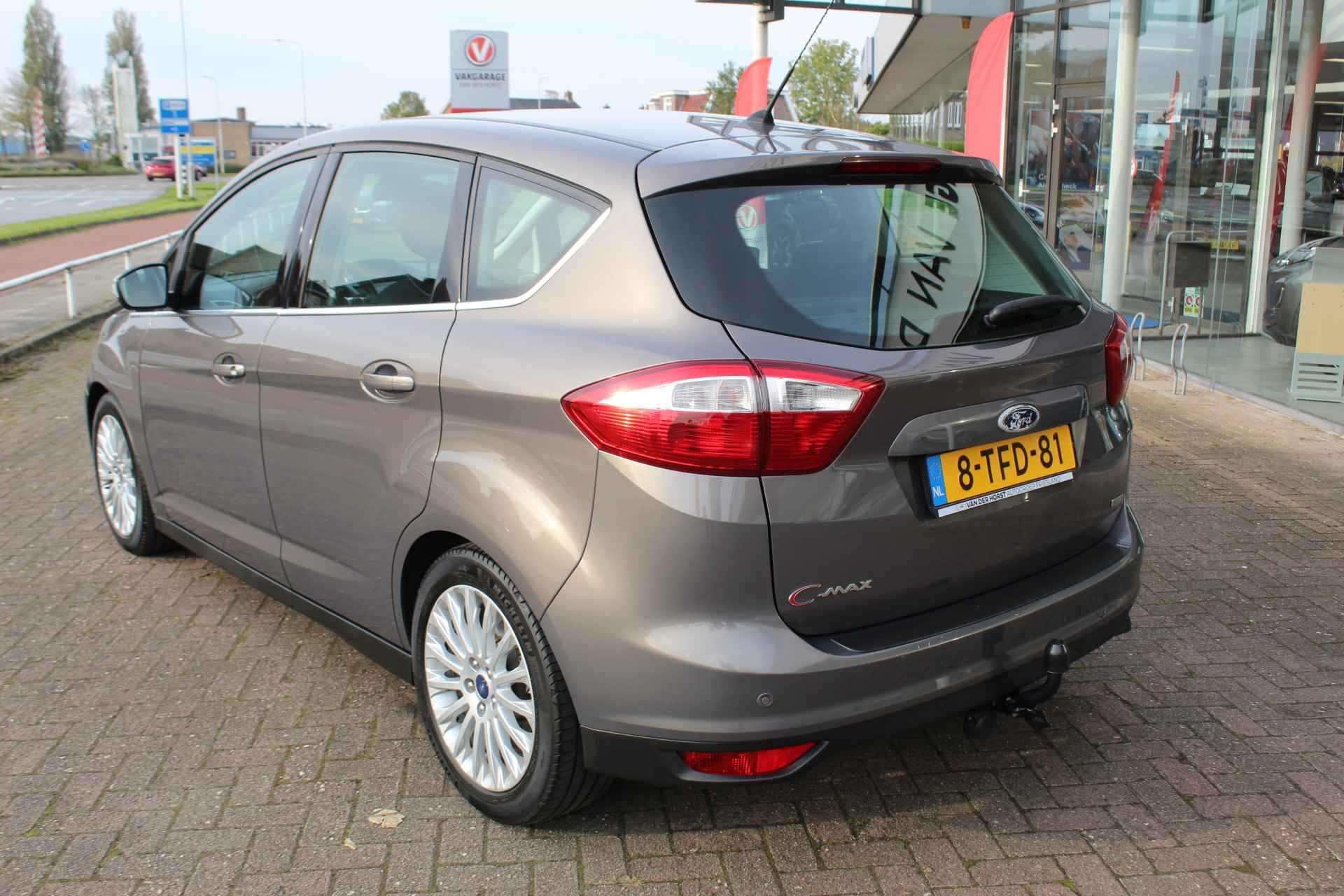 Ford C-MAX 1.0 Titanium , 125pk Climate control ,. cruise control , Trekhaak , Bluetooth LM velgen , mistlampen voor , parkeersensoren achter - 4/46