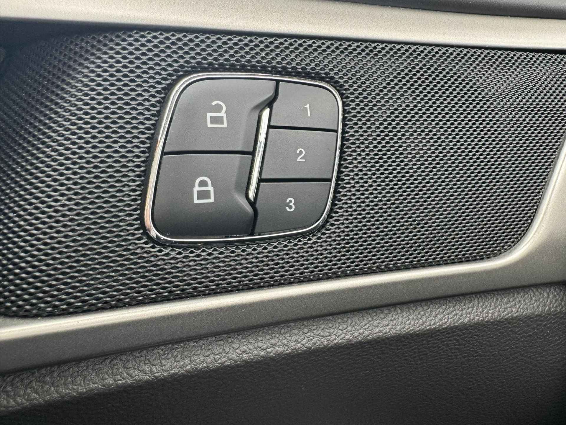 Ford Mondeo 2.0 IVCT HEV Vignale 187pk Trekhaak | Sony Audio | Stoelverwarming | Full LED | Volledig Leder | Memory Seats - 25/33