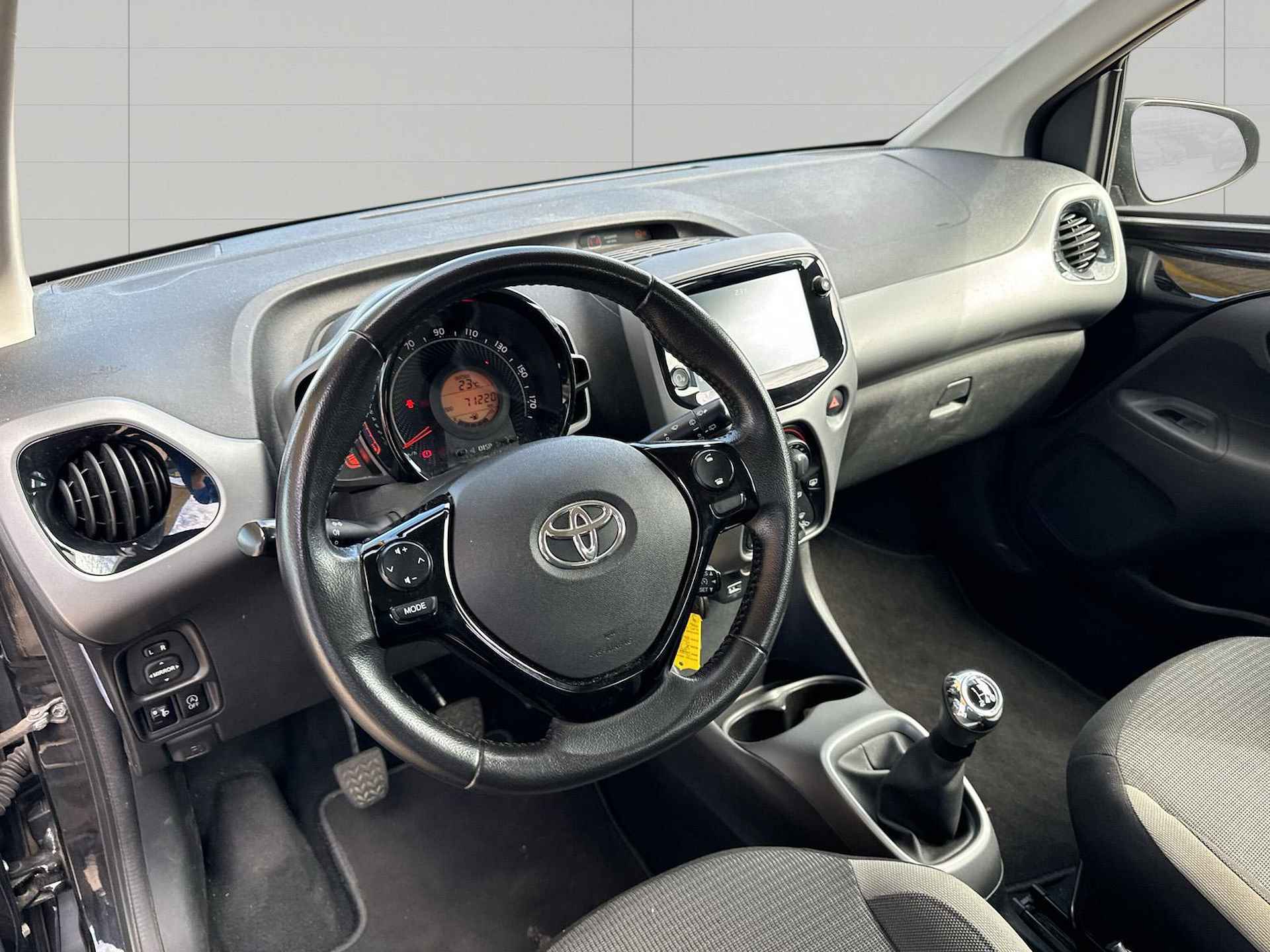 Toyota Aygo 1.0 VVT-i x-play - 10/16