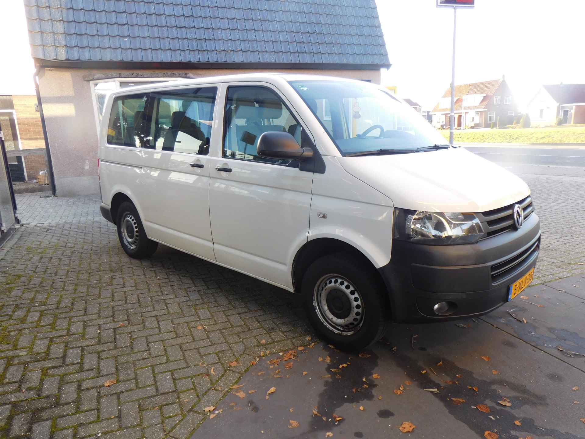 Volkswagen Transporter Kombi 2.0 TDI L1H1 Trendline Baseline Ik ben te huur vanaf €100 per dag Staat in De Krim - 4/13