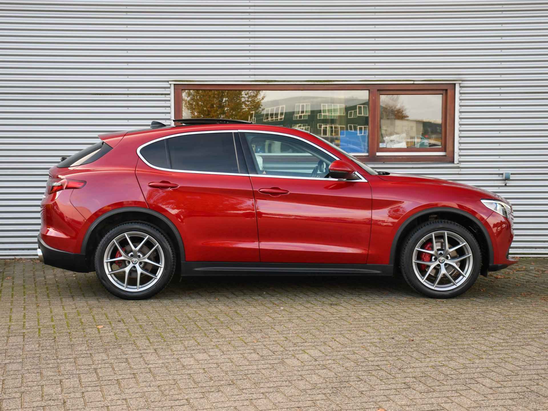 Alfa Romeo Stelvio First Edition 2.0 T 280pk AWD Automaat 100% ALFA ONDERHOUDEN | SCHUIF-DAK | 20''LM | LEDER | PDC + CAM. - 4/40