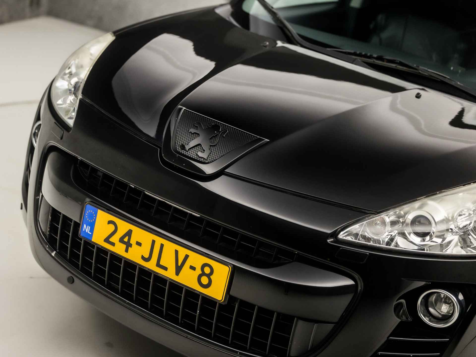 Peugeot 4007 2.4 Platinum 7 Persoons 170Pk Automaat (YOUNGTIMER, NAVIGATIE, CLIMATE, STOELVERWARMING, LEDEREN SPORTSTOELEN, XENON, TREKHAAK, NIEUWE APK, PARKEERSENSOREN) - 26/29