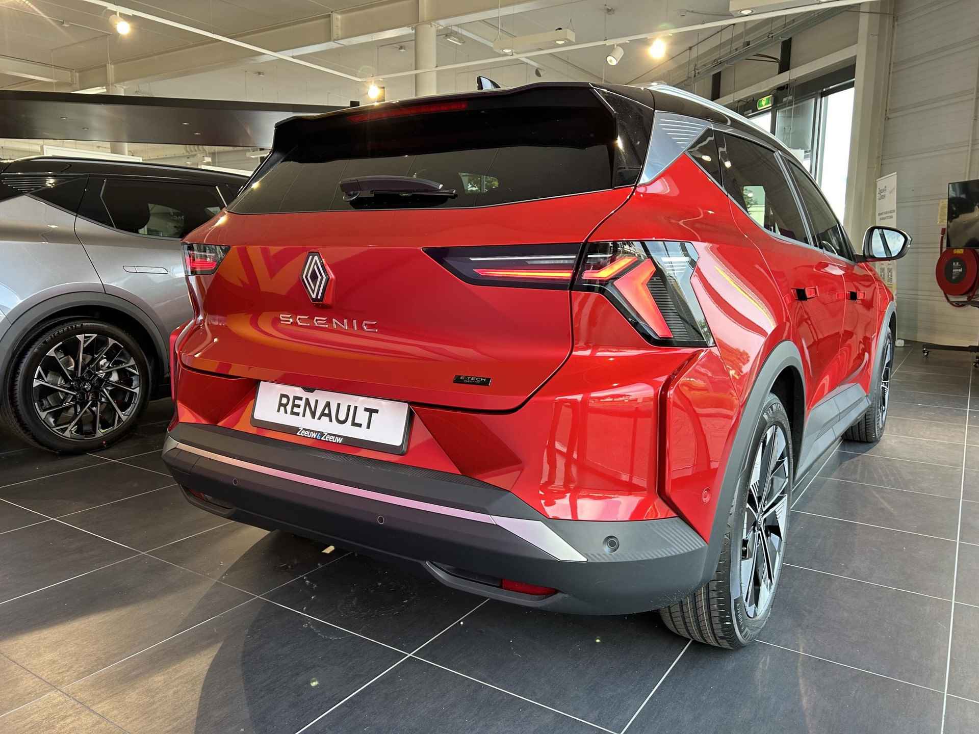 Renault Scenic E-Tech EV60 comfort range Techno | Profiteer van de €5000,-  extra Zeeuw & Zeeuw korting + €2950,- SEPP subsidie | Maar verkocht = ook echt weg! | - 5/29