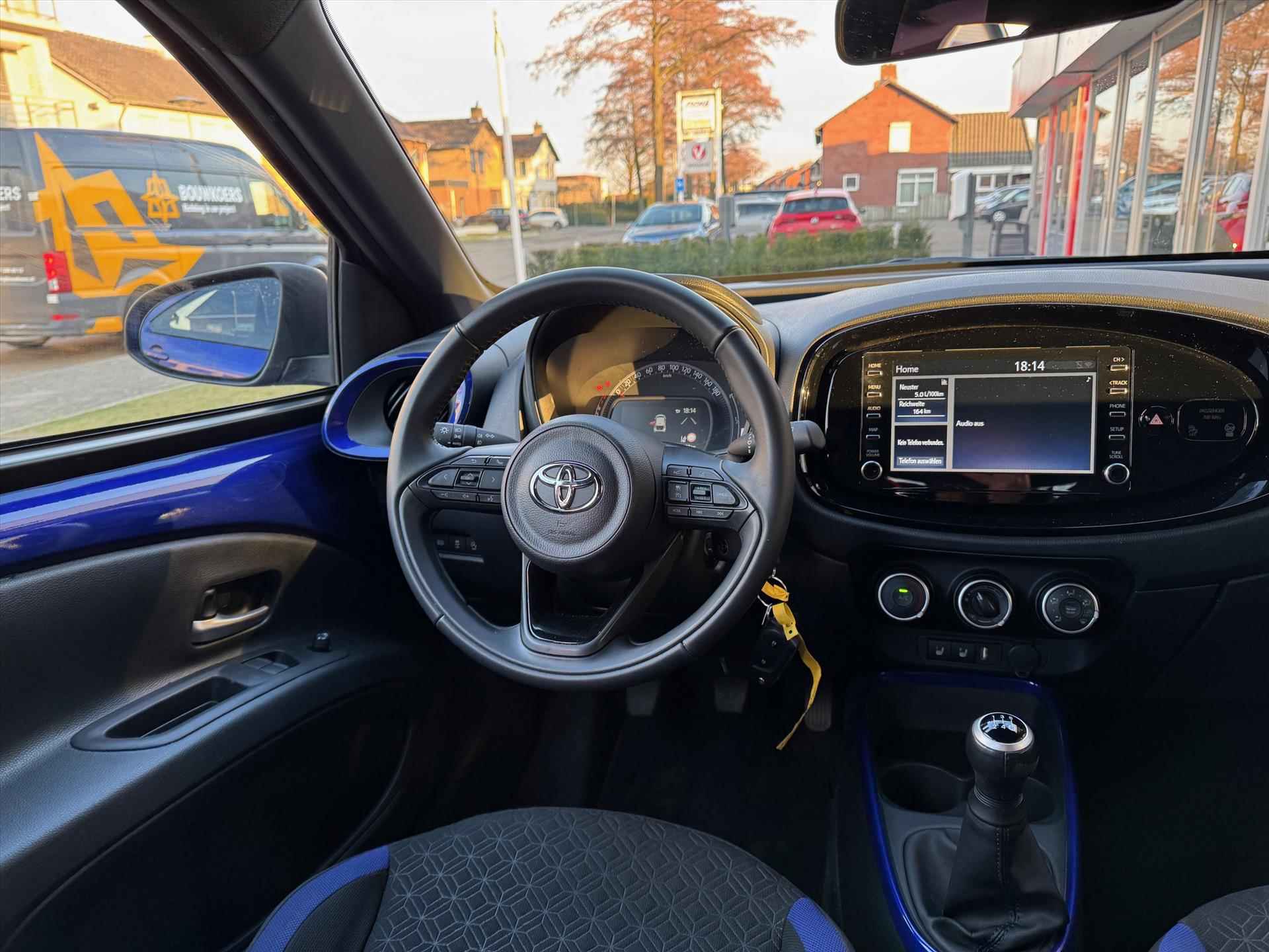 Toyota Aygo X 1.0 VVT-i Pulse | Bi-tone, Privacy glass, 17 inch, Apple carplay/Android auto, Stoelverwarming, Parkeercamera - 11/32