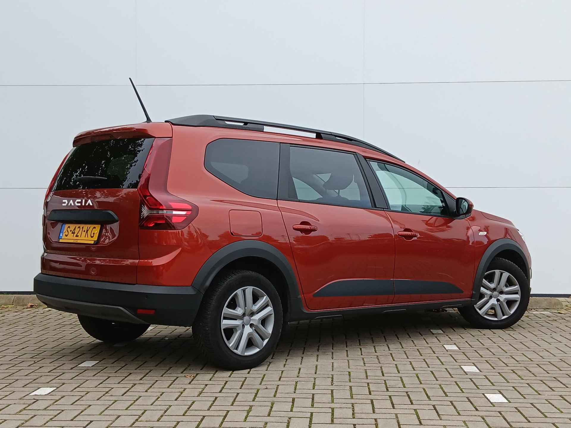 Dacia Jogger 1.0 TCe 110 Expression 7p. 7-Persoons / Navigatie / Parkeersensoren V+A+Camera / Airco / Brake Assist / DAB - 3/36