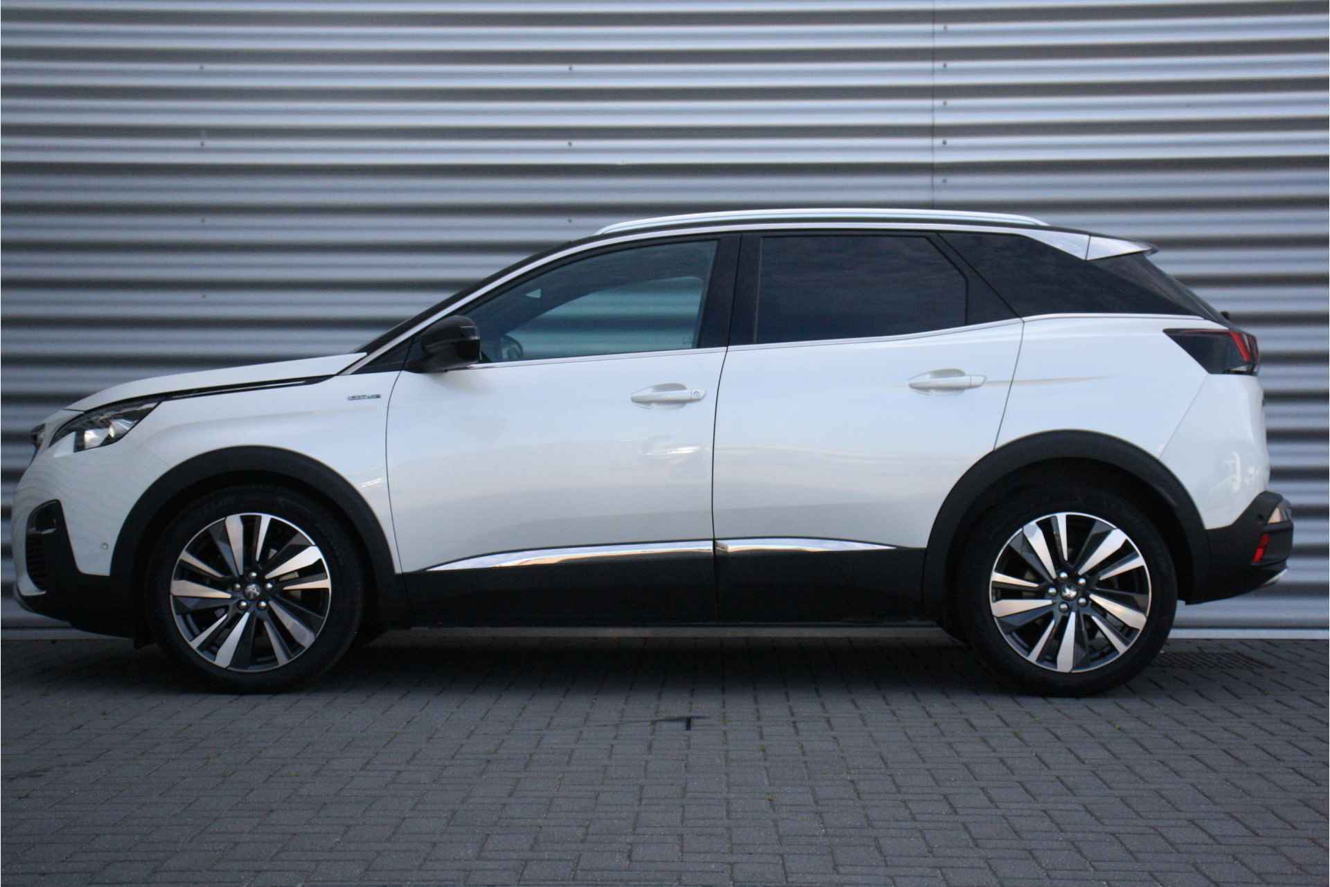 Peugeot 3008 1.2 PURETECH 130PK GT-LINE / NAVI / LEDER / CLIMA / PDC / 19" LMV / CAMERA / FULL-LED / BLUETOOTH / CRUISECONTROL / NIEUWSTAAT ! - 2/37