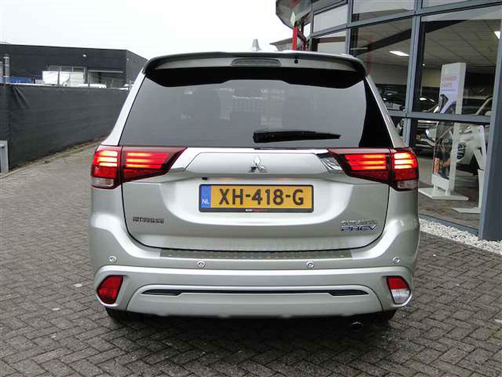 Mitsubishi Outlander 2.4 Phev Intense + | Schuifdak | El.klep | Carplay/android - 15/17