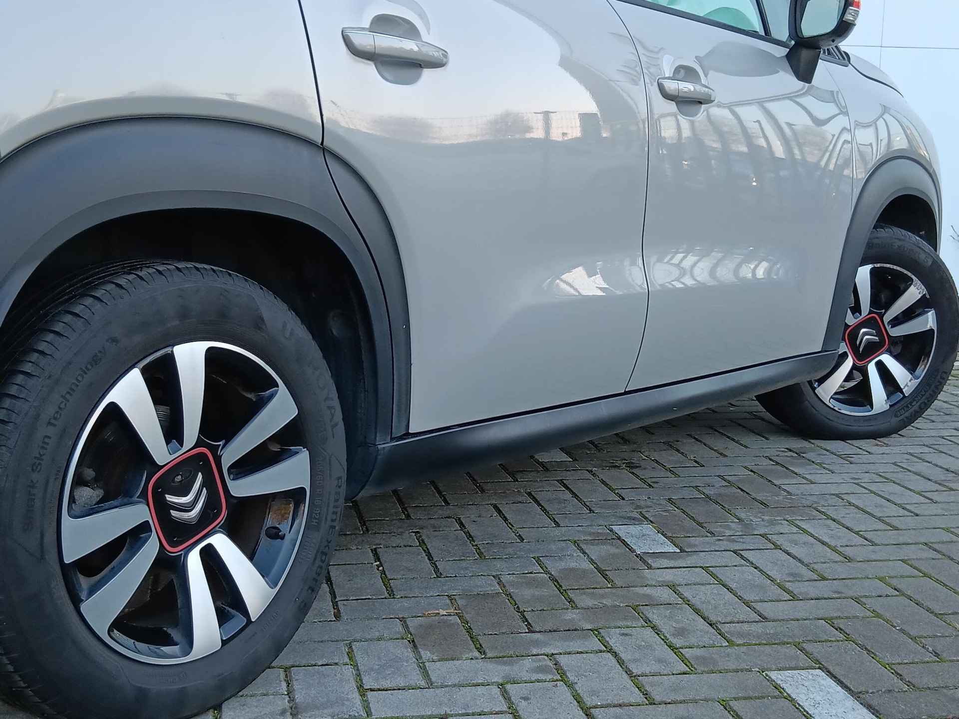 Citroen C3 Aircross 1.2 PureTech 110 EAT6 Shine Automaat / Navigatie / Schuif-Kanteldak / Parkeersensoren + Camera / Climate Control - 24/33