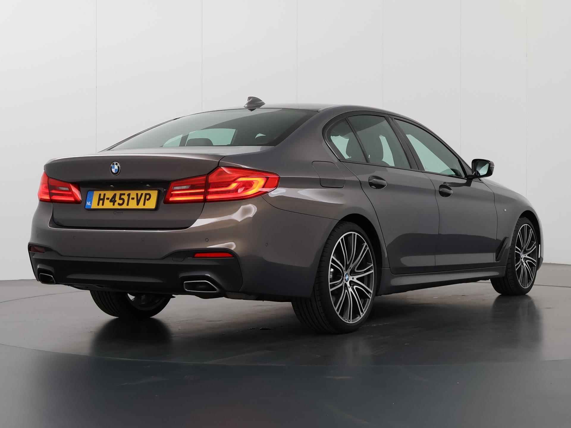 BMW 5-serie 520i High Executive Edition M-Sport | Navigatie | Harman Kardon Sound | Head Up | Digitaal Dashboard | Keyless go | Stoelverwarming | Climate Control | - 3/49