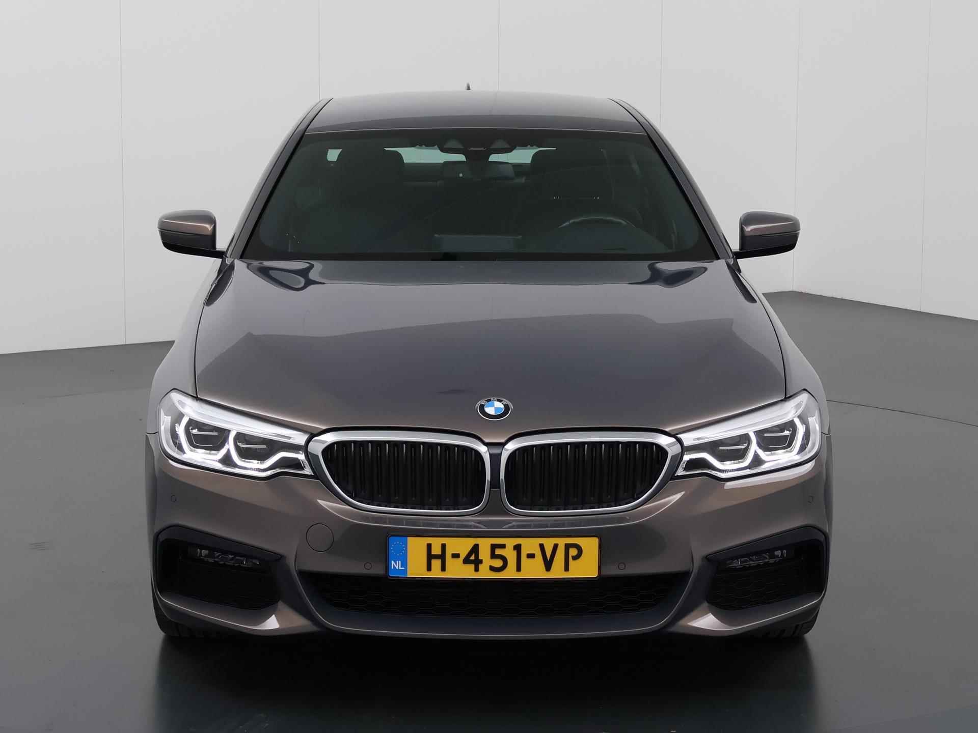 BMW 5-serie 520i High Executive Edition M-Sport | Navigatie | Harman Kardon Sound | Head Up | Digitaal Dashboard | Keyless go | Stoelverwarming | Climate Control | - 4/49