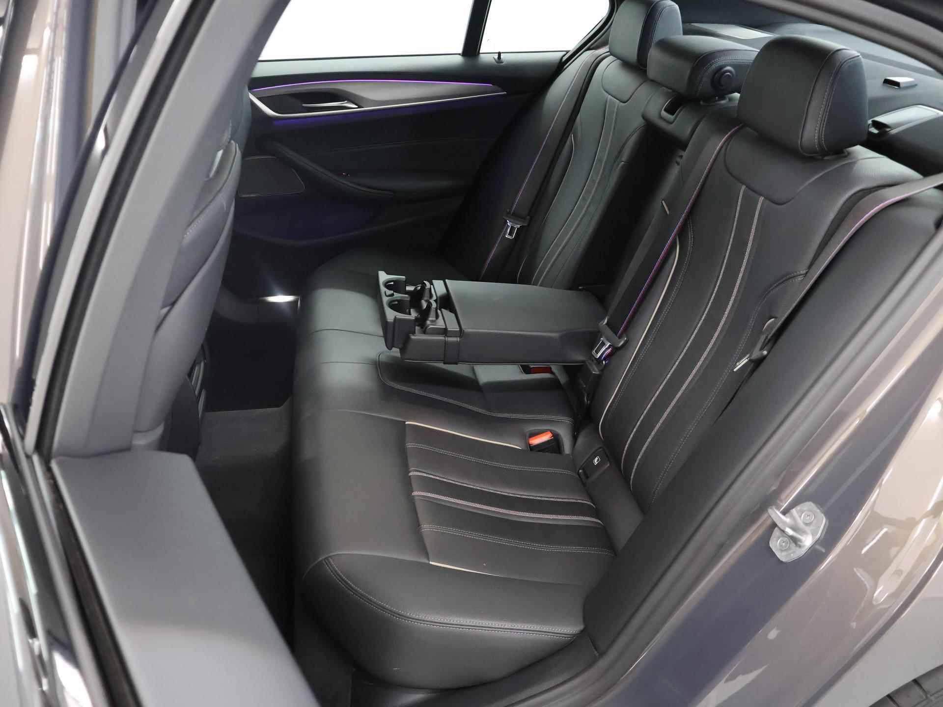BMW 5-serie 520i High Executive Edition M-Sport | Navigatie | Harman Kardon Sound | Head Up | Digitaal Dashboard | Keyless go | Stoelverwarming | Climate Control | - 12/49