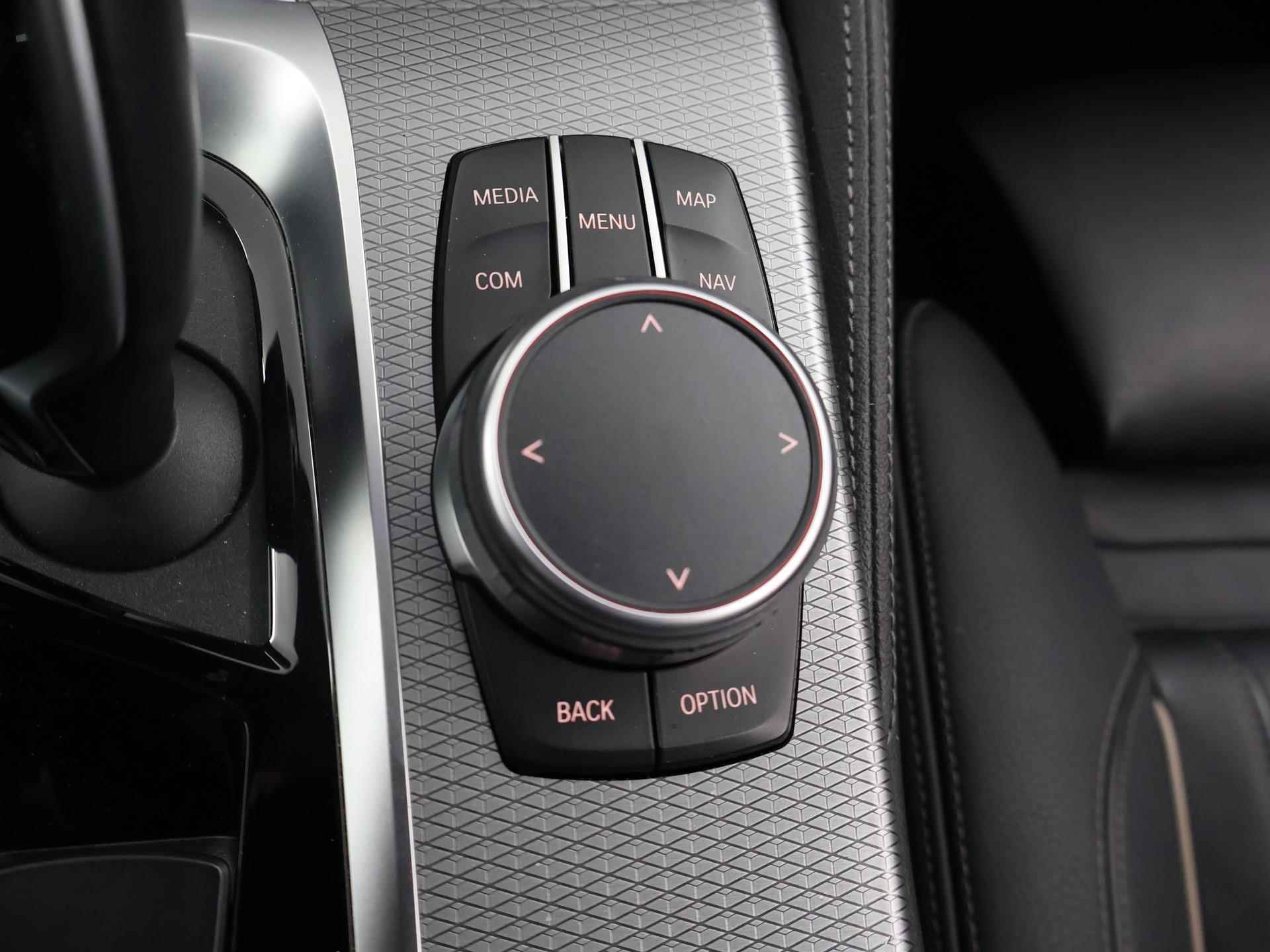 BMW 5-serie 520i High Executive Edition M-Sport | Navigatie | Harman Kardon Sound | Head Up | Digitaal Dashboard | Keyless go | Stoelverwarming | Climate Control | - 29/49