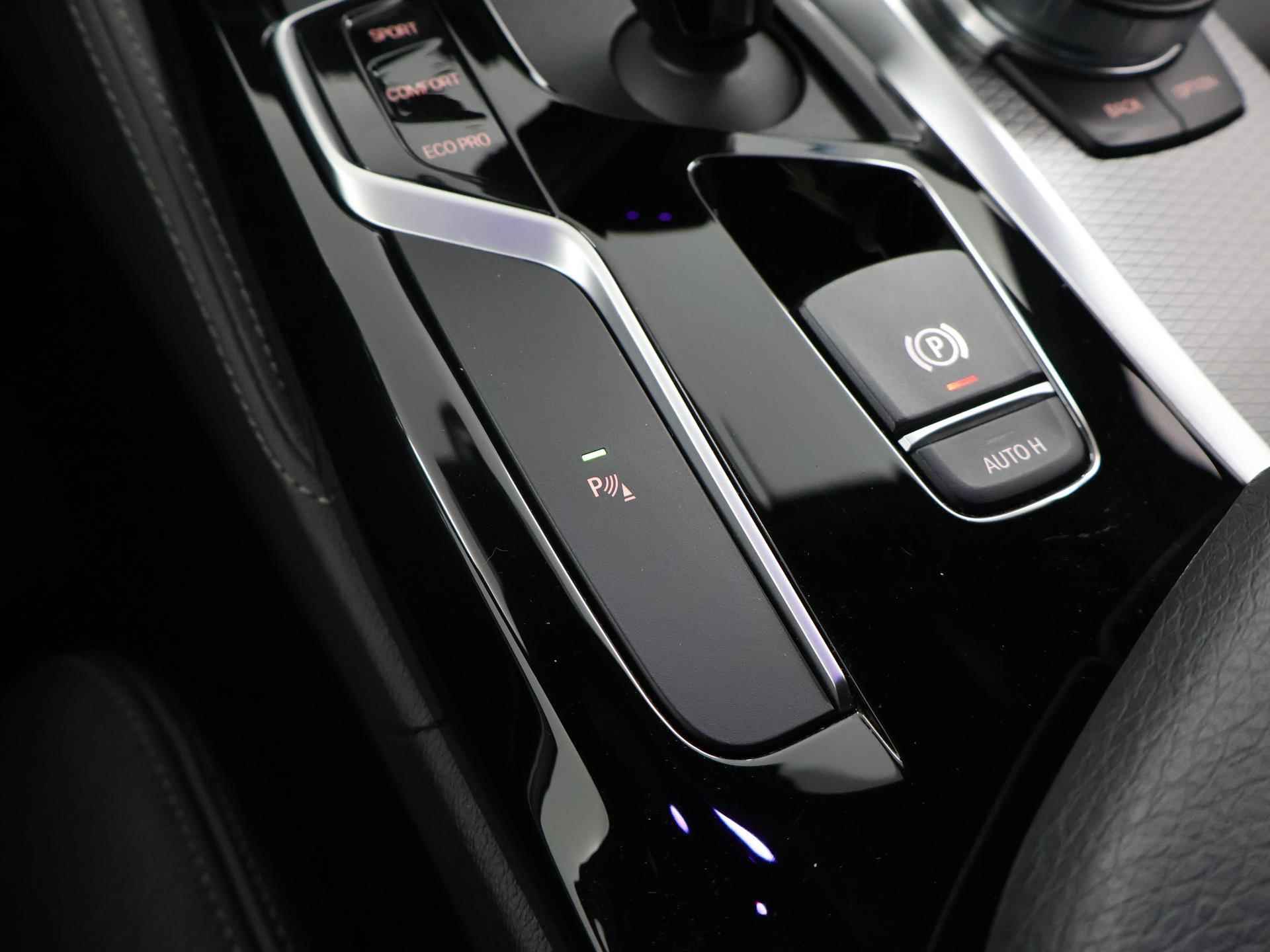 BMW 5-serie 520i High Executive Edition M-Sport | Navigatie | Harman Kardon Sound | Head Up | Digitaal Dashboard | Keyless go | Stoelverwarming | Climate Control | - 30/49