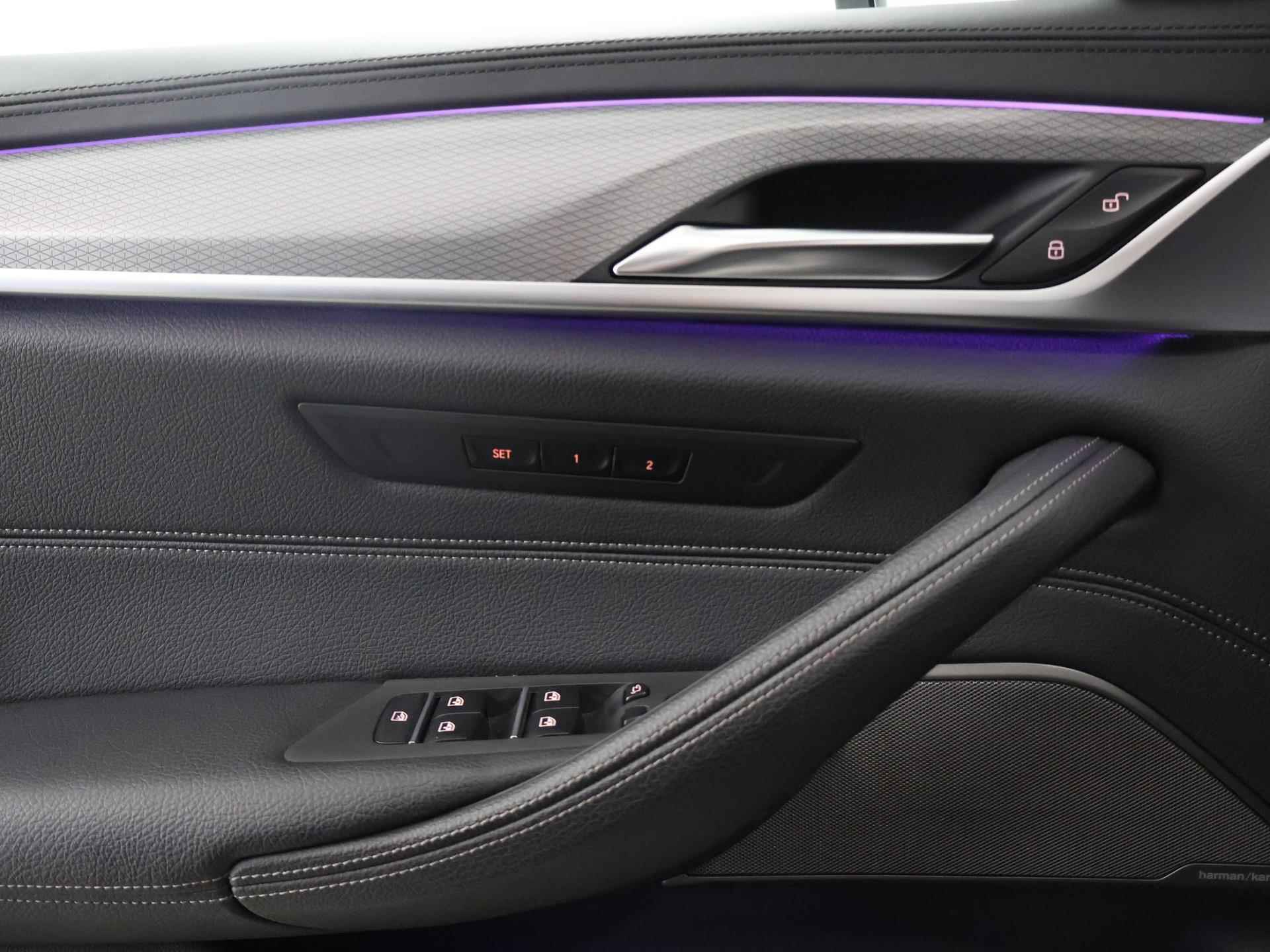 BMW 5-serie 520i High Executive Edition M-Sport | Navigatie | Harman Kardon Sound | Head Up | Digitaal Dashboard | Keyless go | Stoelverwarming | Climate Control | - 39/49