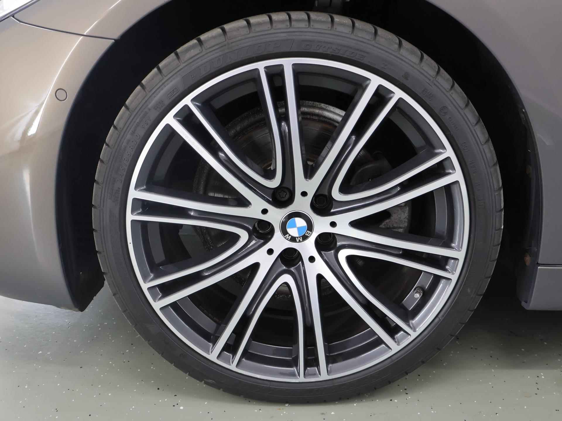 BMW 5-serie 520i High Executive Edition M-Sport | Navigatie | Harman Kardon Sound | Head Up | Digitaal Dashboard | Keyless go | Stoelverwarming | Climate Control | - 46/49