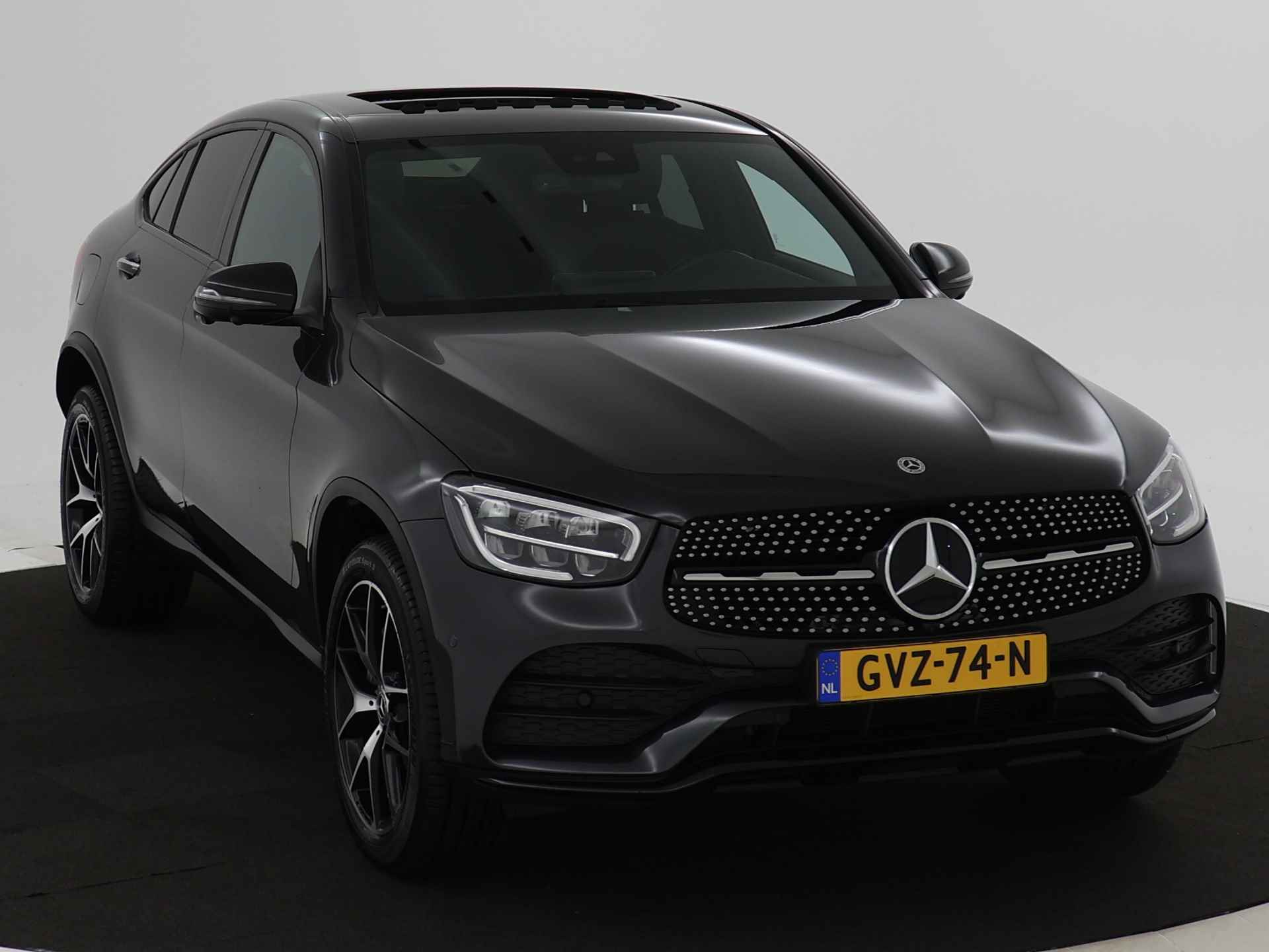 Mercedes-Benz GLC Coupé 300 e AMG Plug-In Hybride | Schuifdak | Memory Stoelen | 360 Camera | Inclusief 24 maanden MB Certified garantie voor Europa. - 29/44