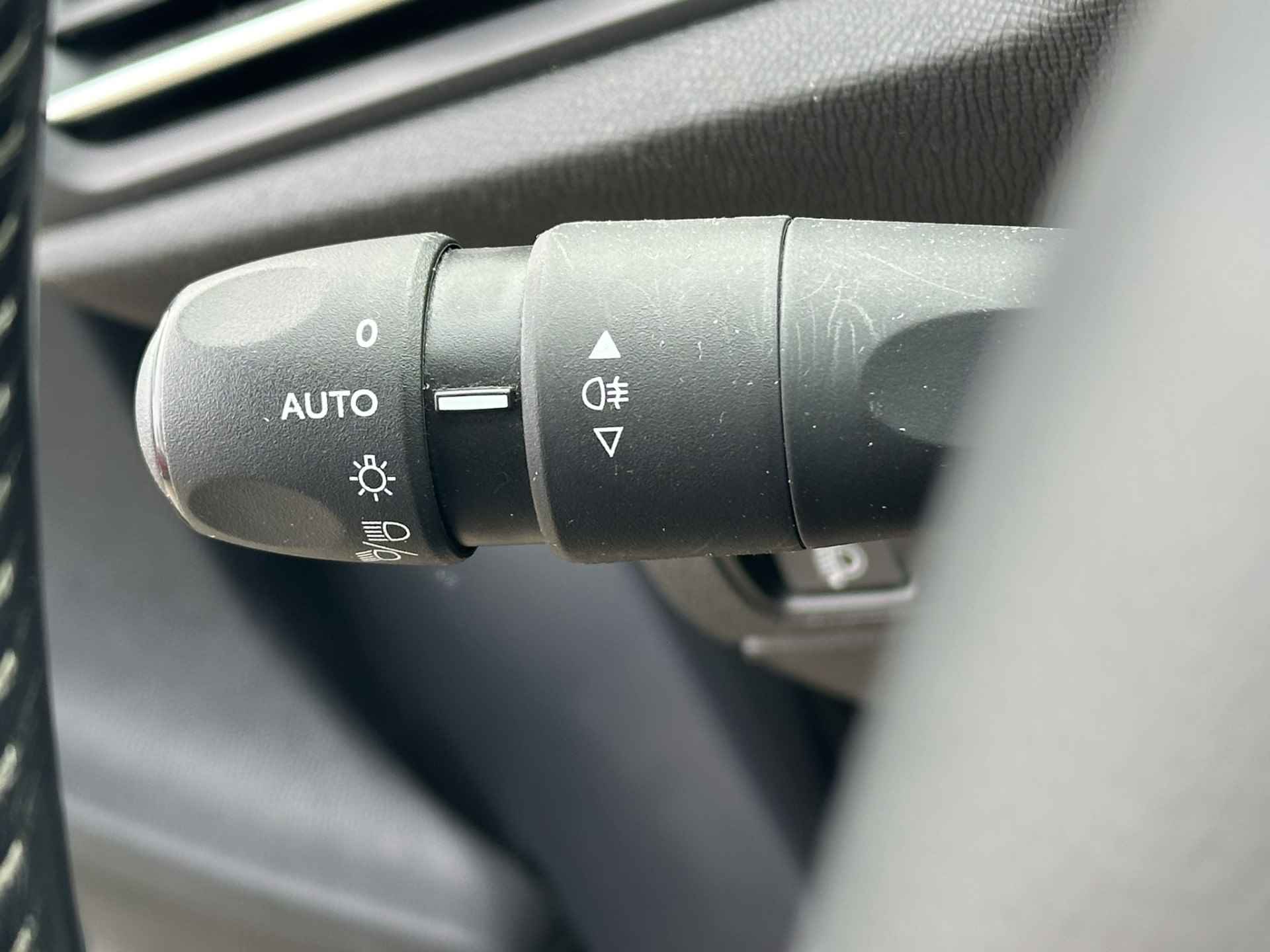 Peugeot 308 SW 1.2 130pk PureTech BL Executive | Pano | Navi | Bluetooth | Apple Carplay | DAB | Stoelverwarming | PDC | Cruise control - 22/70