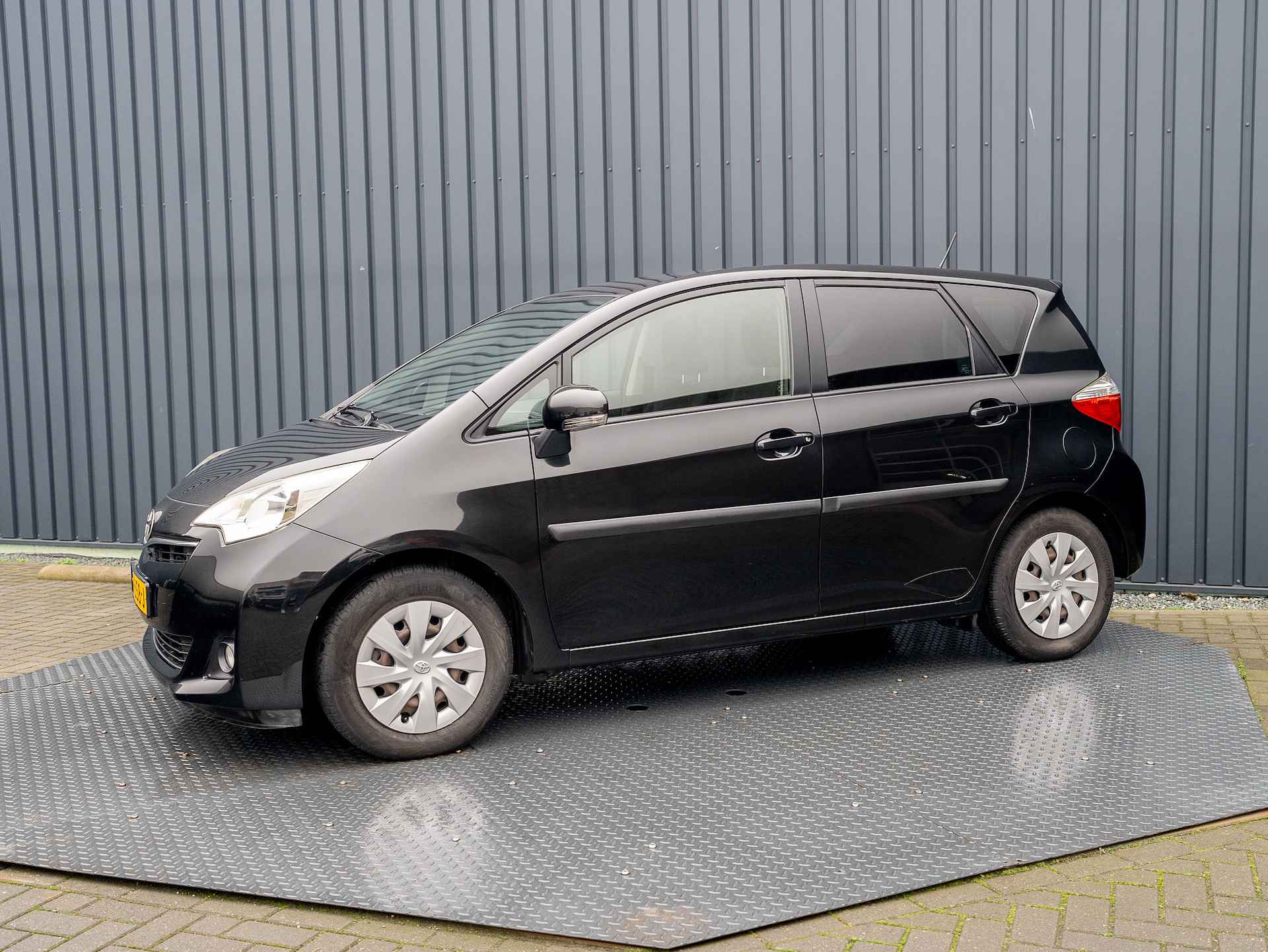 Toyota Verso-S 1.3 VVT-i Automaat Aspiration | Trekhaak | Panodak | Camera | Prijs Rijklaar!! - 3/39